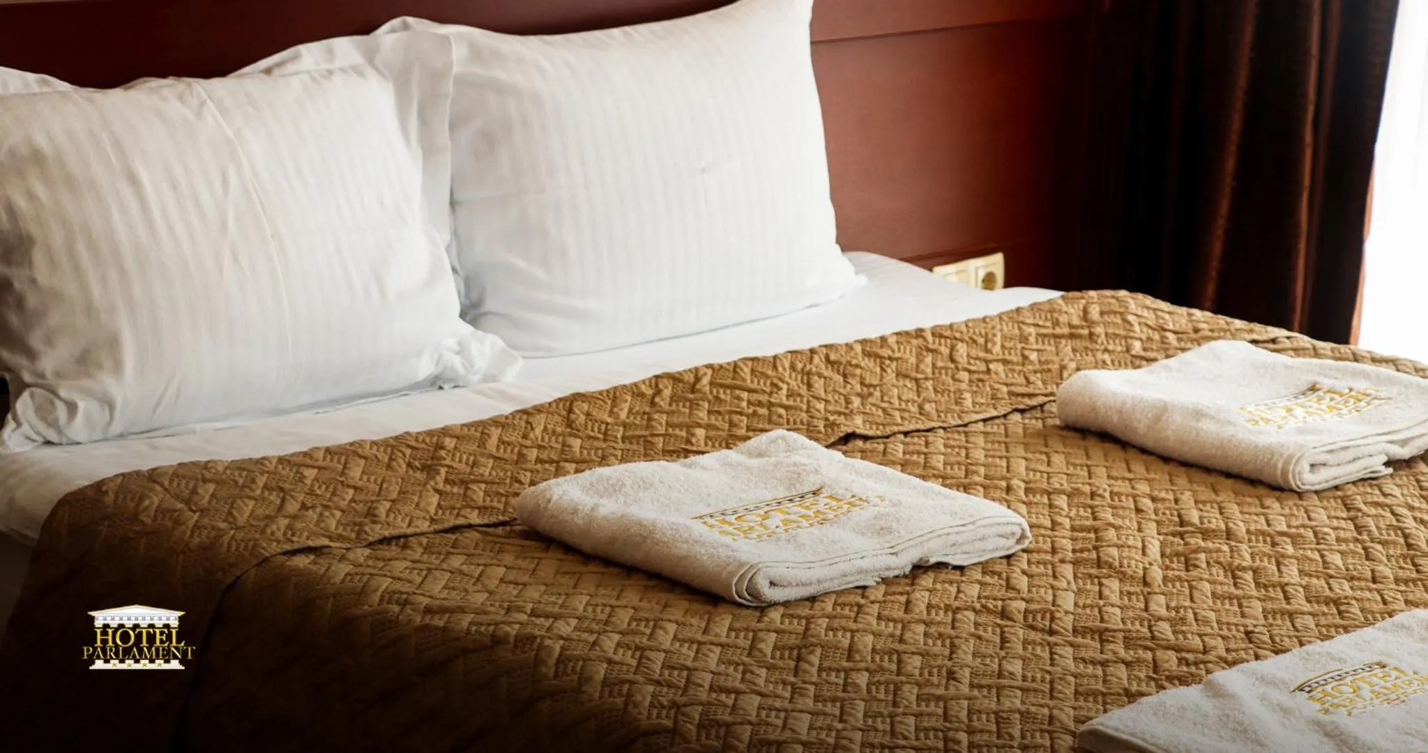 Bed in Hotel Parlament