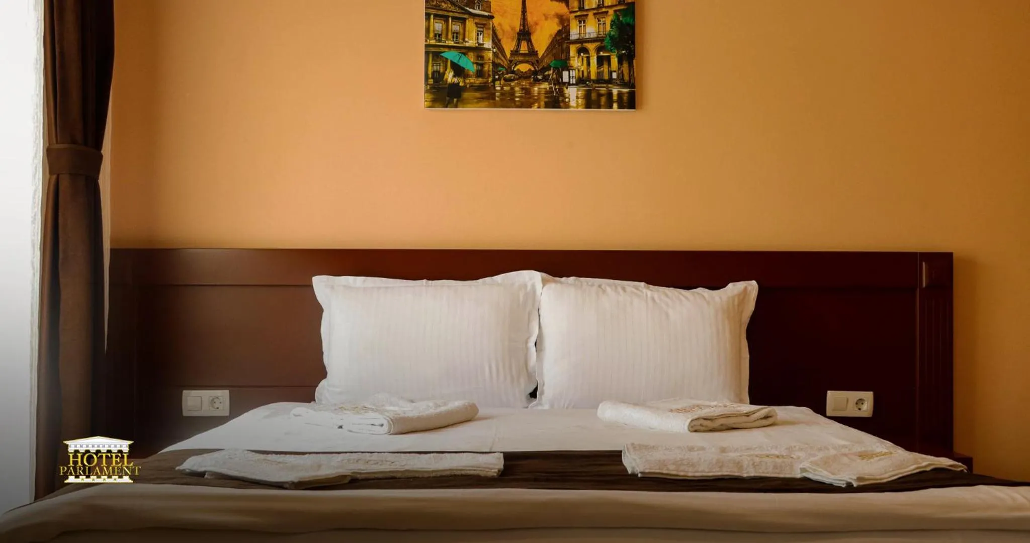 Bed in Hotel Parlament