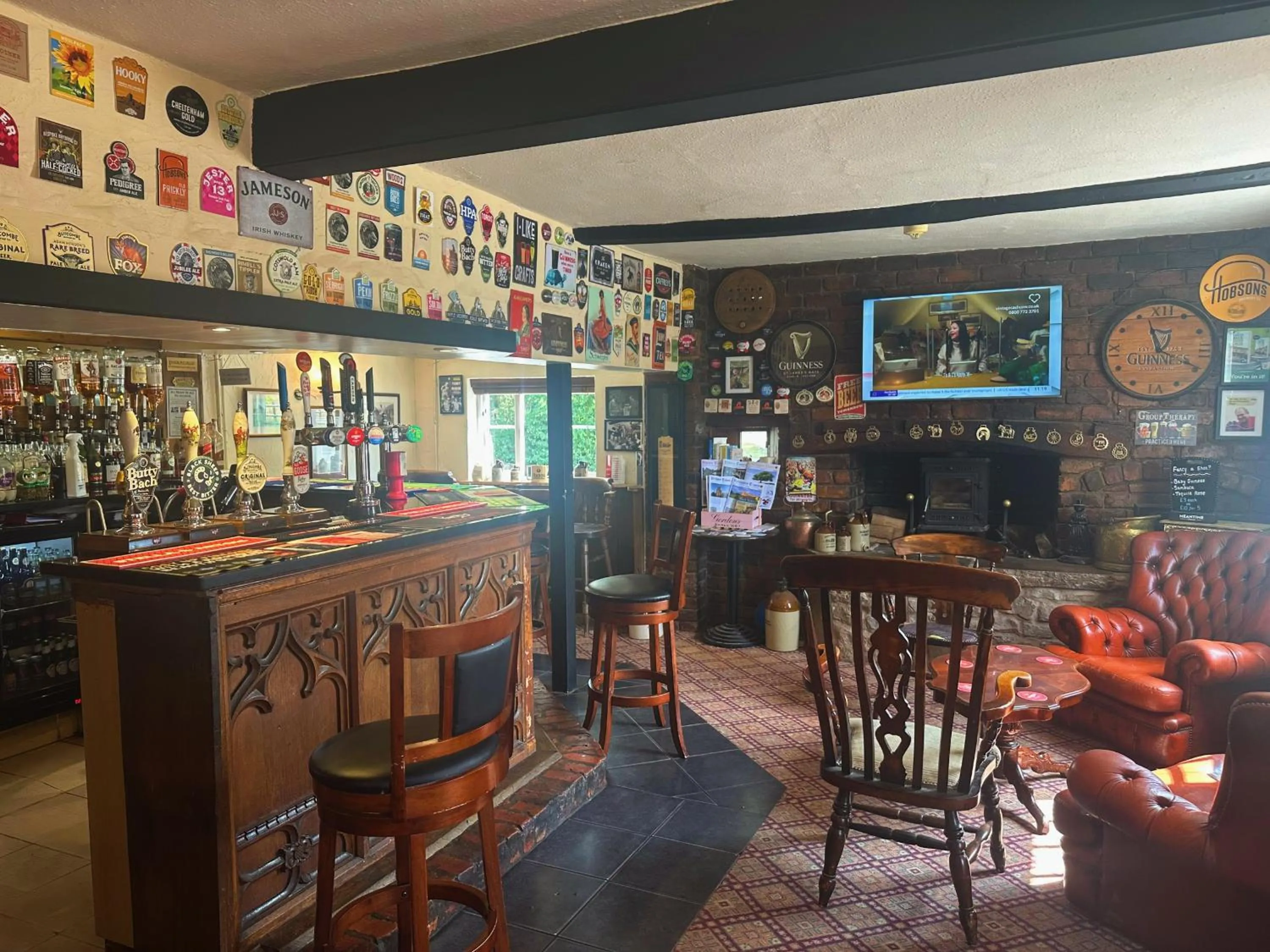 Lounge or bar in ROYAL OAK