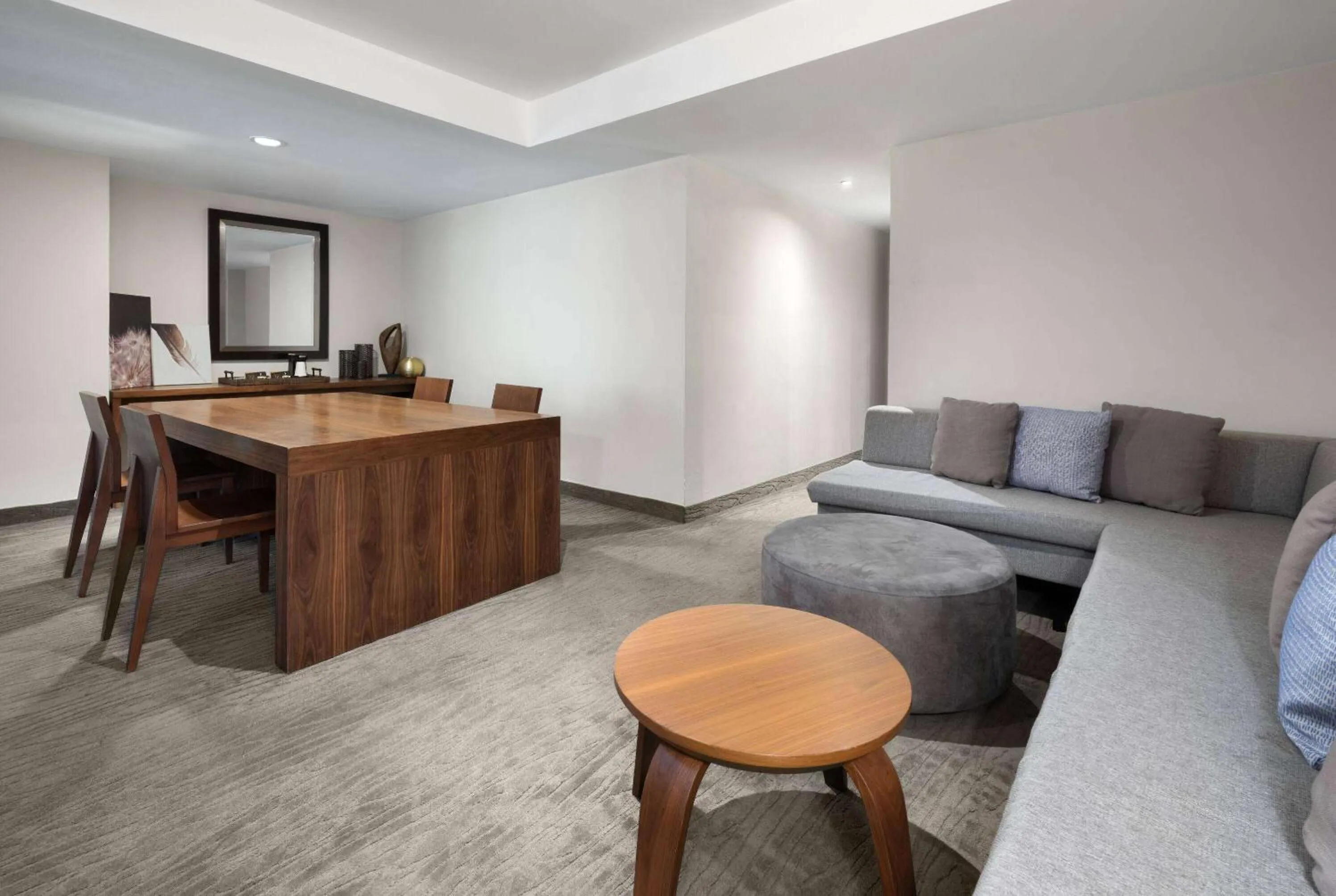 Photo of the whole room in Wyndham Monterrey Ambassador Centro