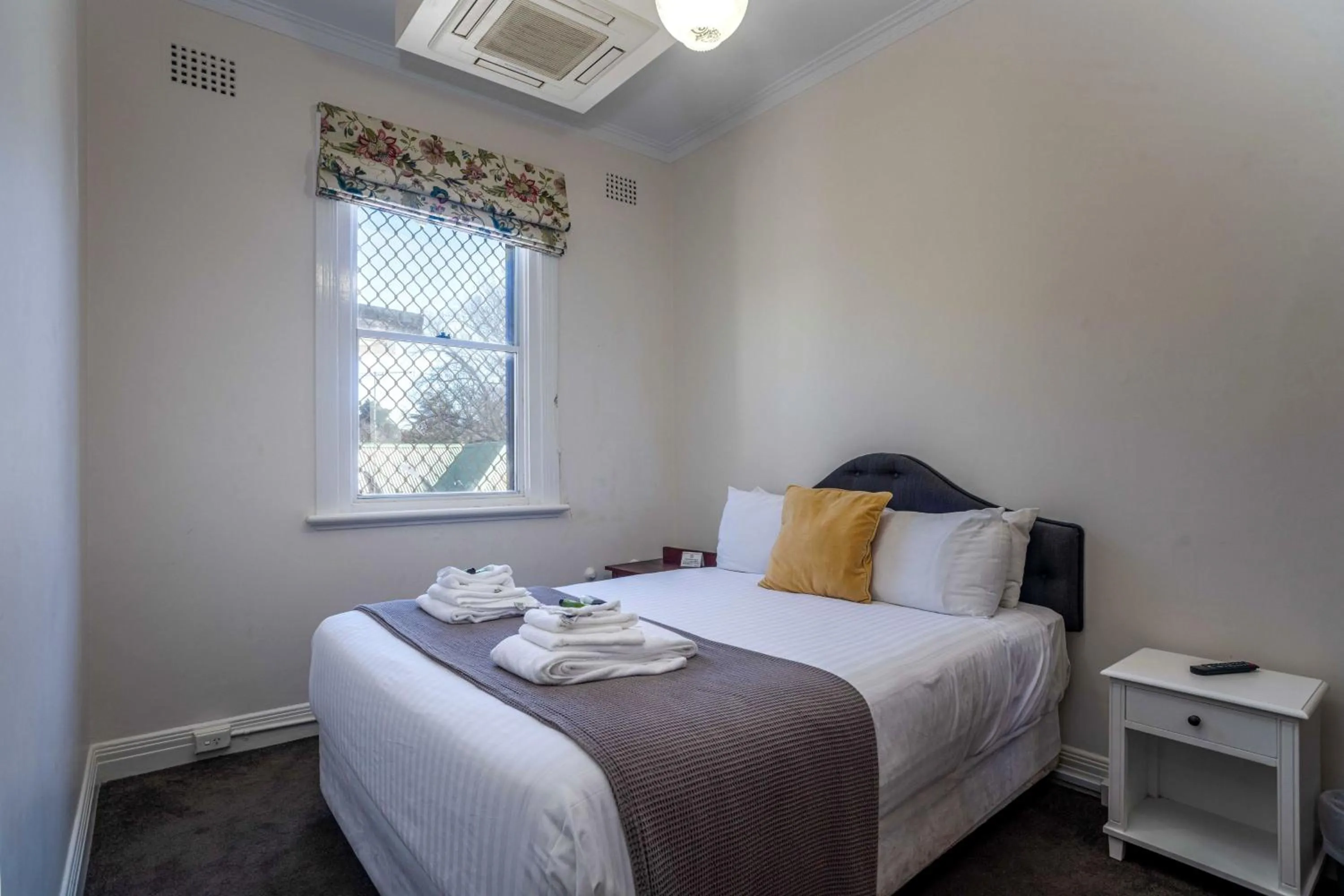 Bed in Metropolitan Hotel