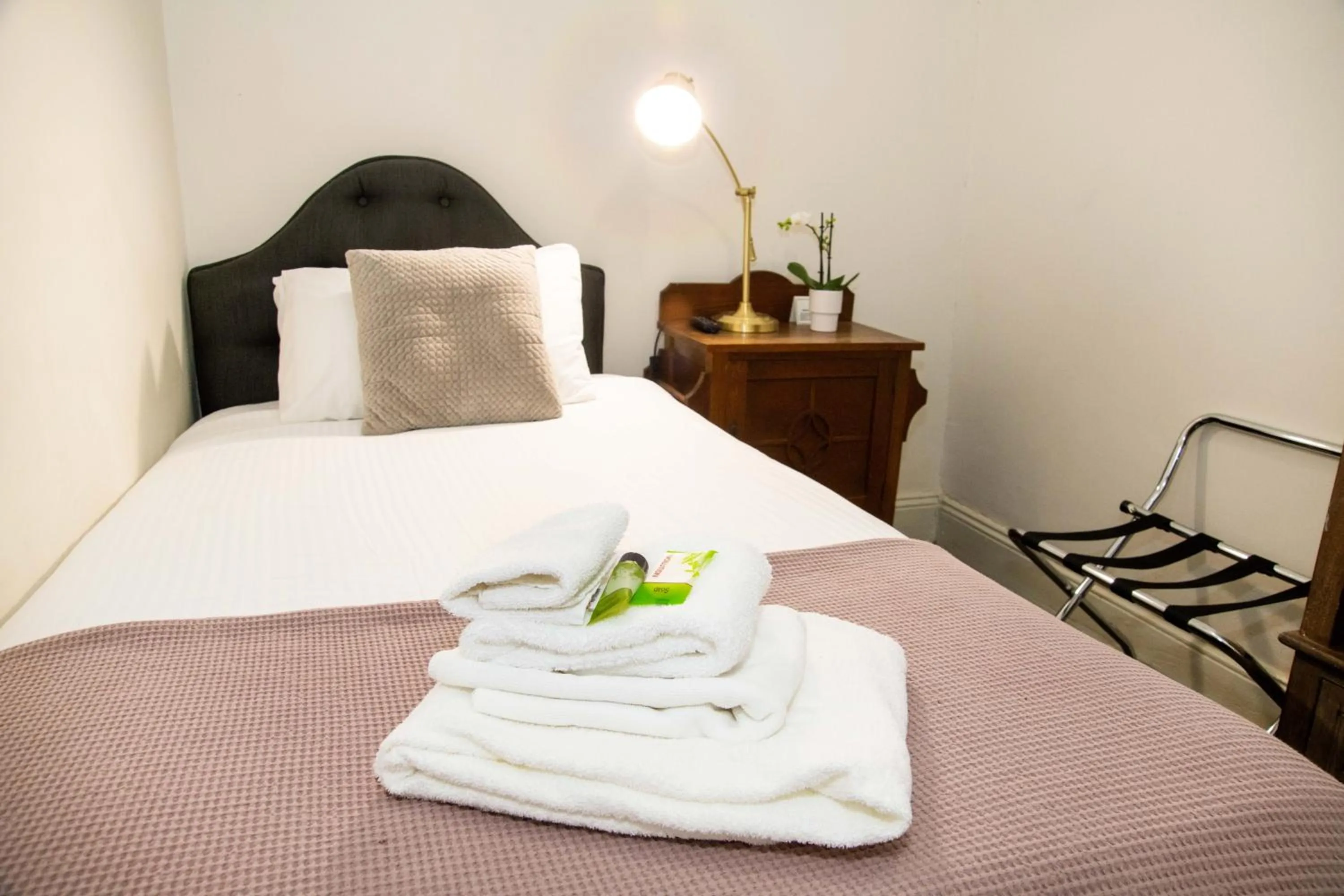 Bedroom, Bed in Metropolitan Hotel