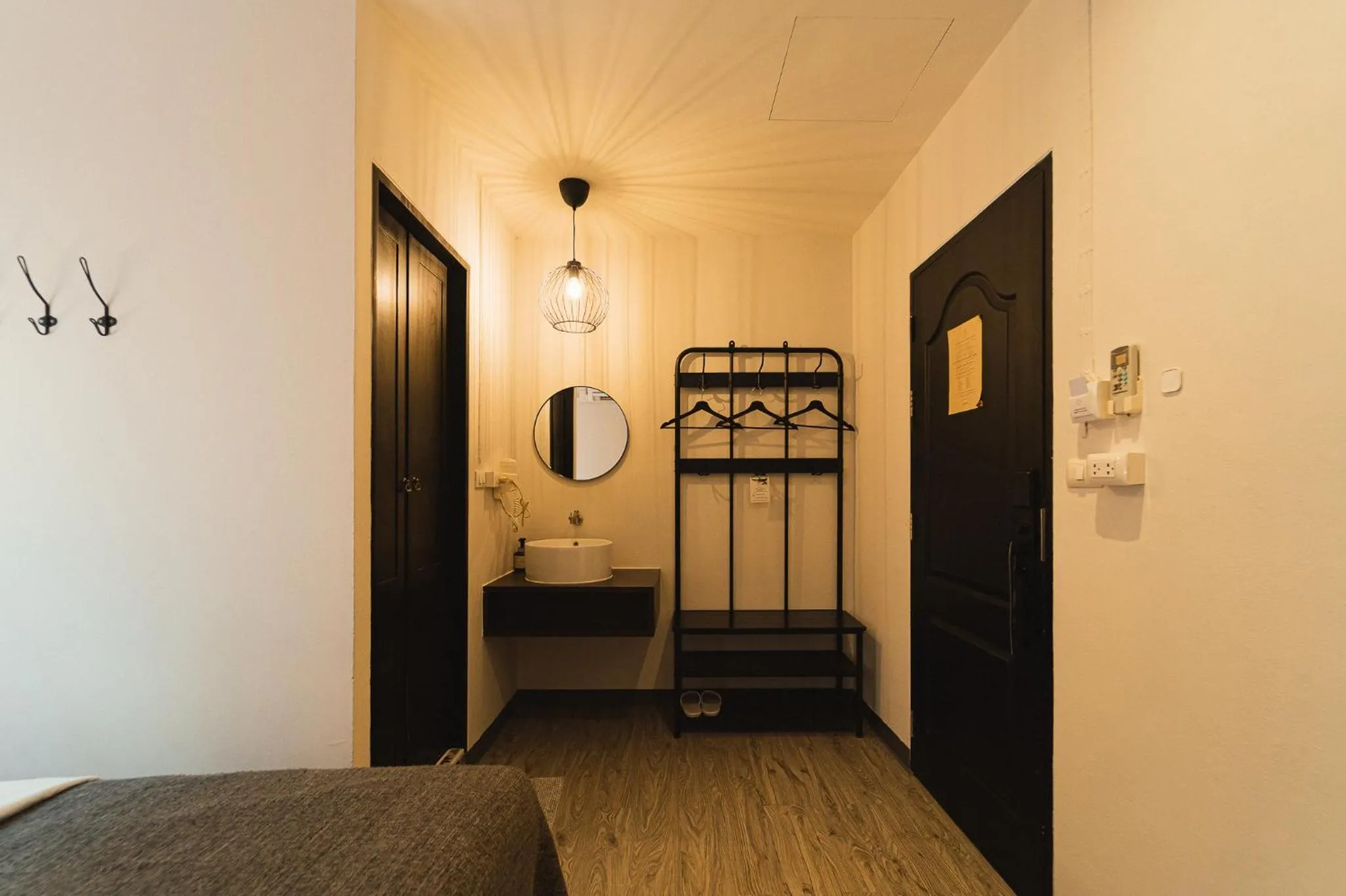 Photo of the whole room, Bed in Tim Mansion