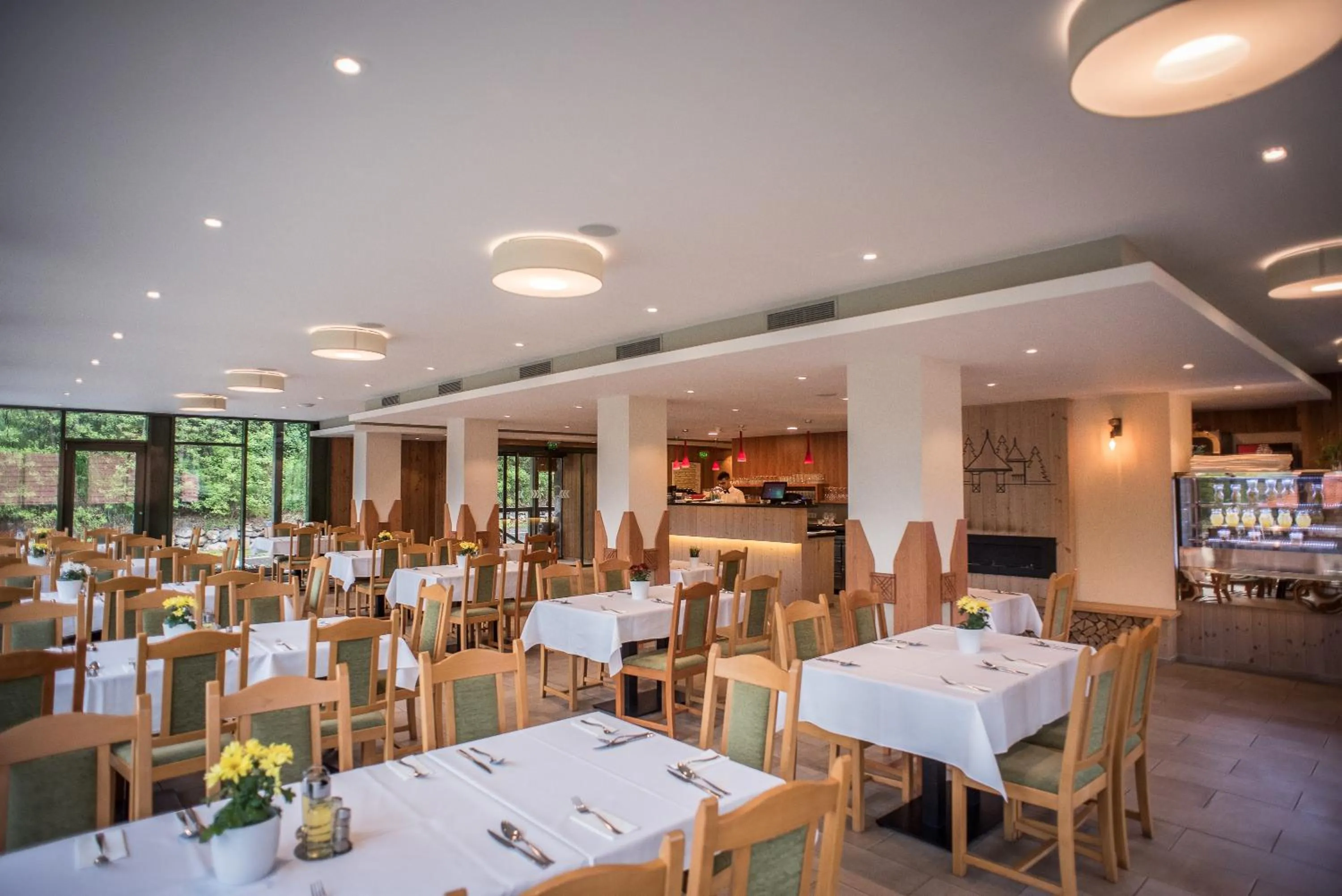 Restaurant/places to eat in Lobogo Resort