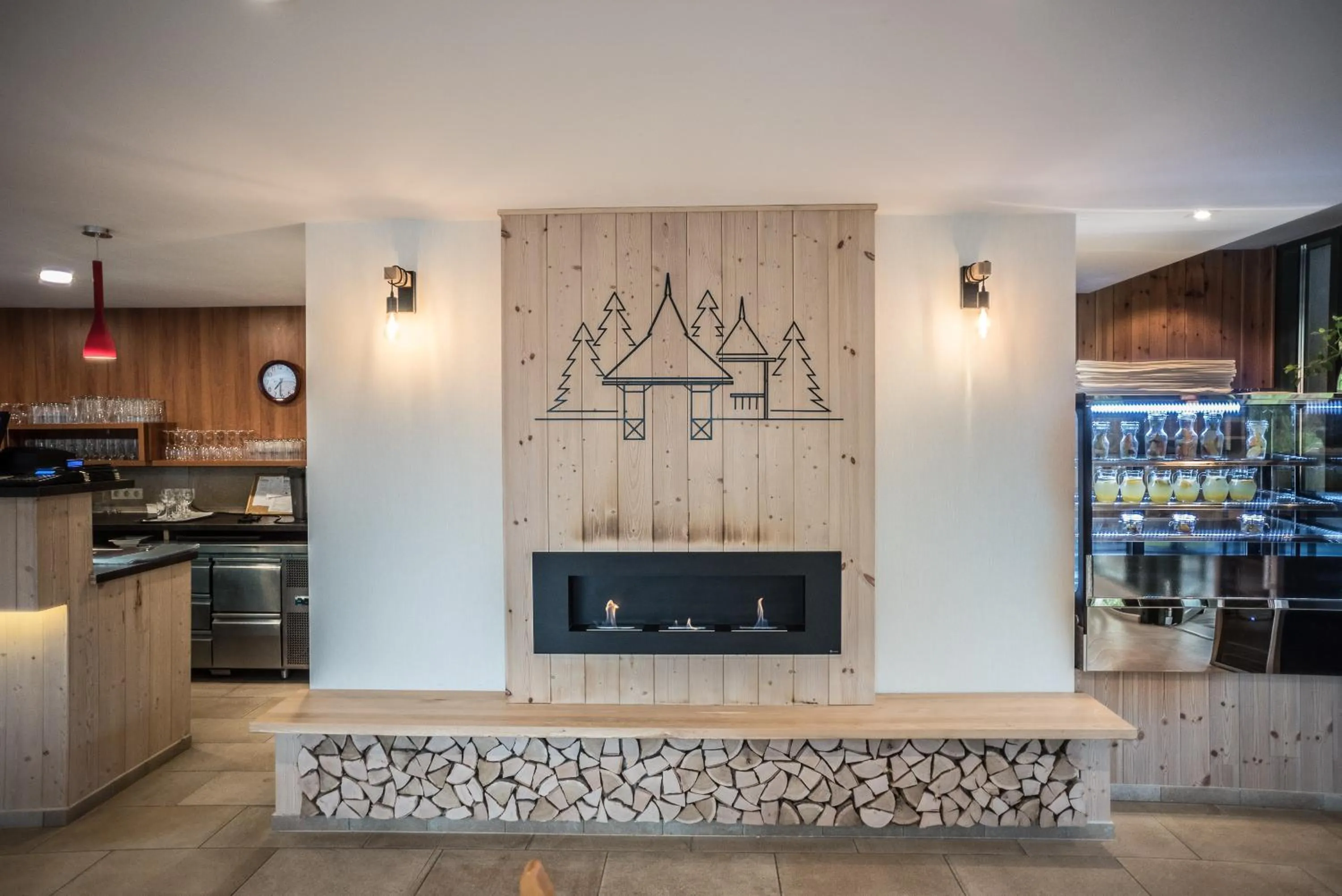 Restaurant/places to eat in Lobogo Resort