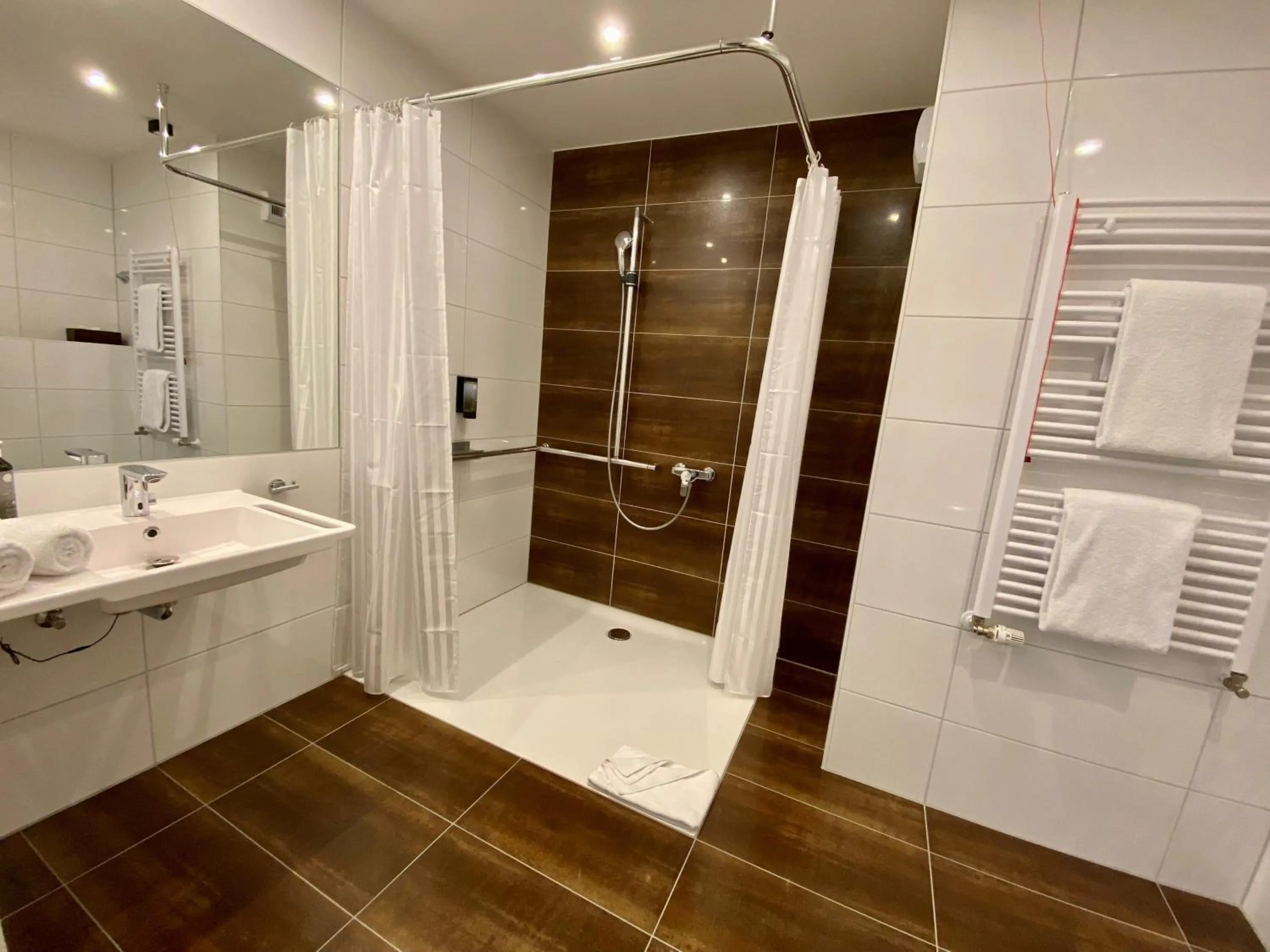 Shower in Burgau Hotel Sonnenhof