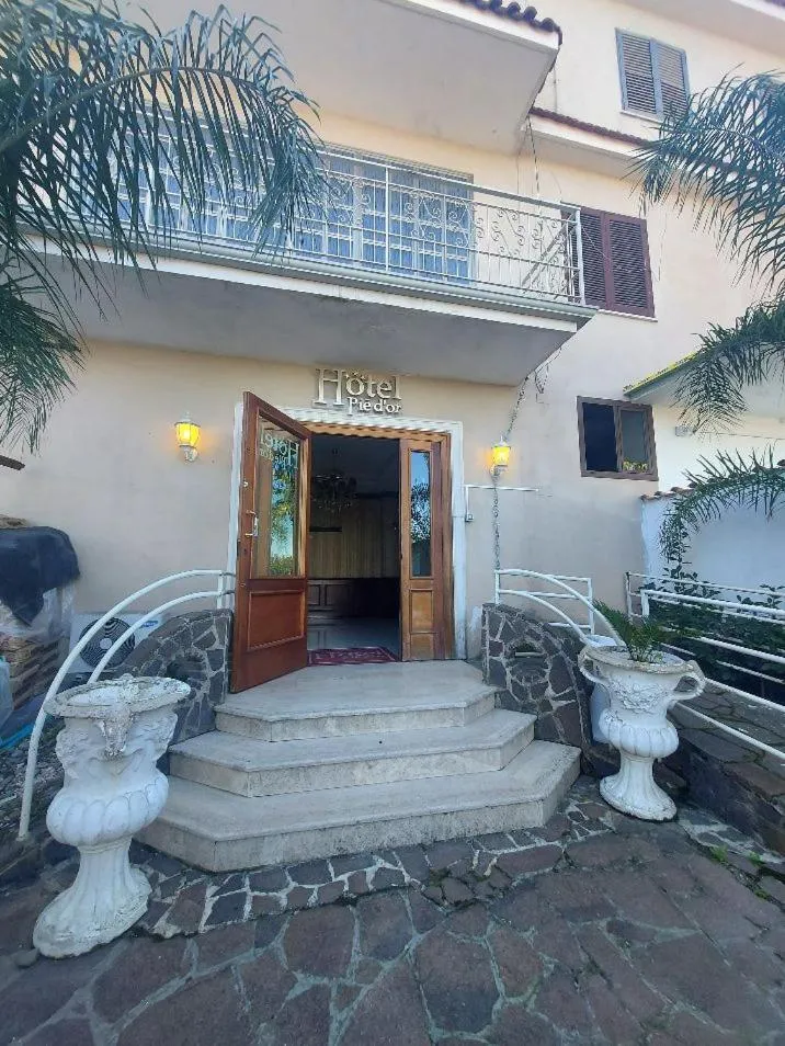 Facade/entrance in hotel pie d'or