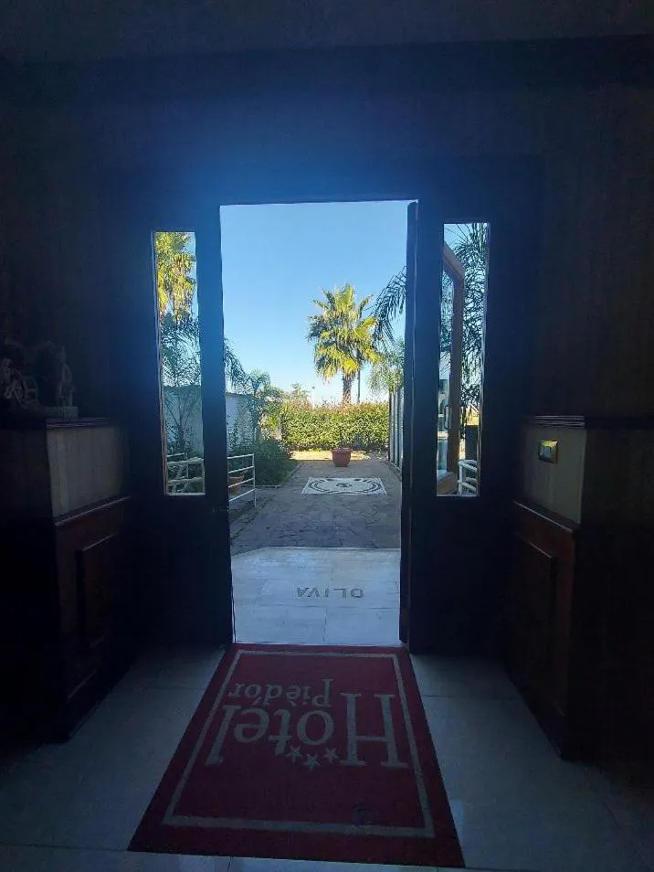 Facade/entrance in hotel pie d'or