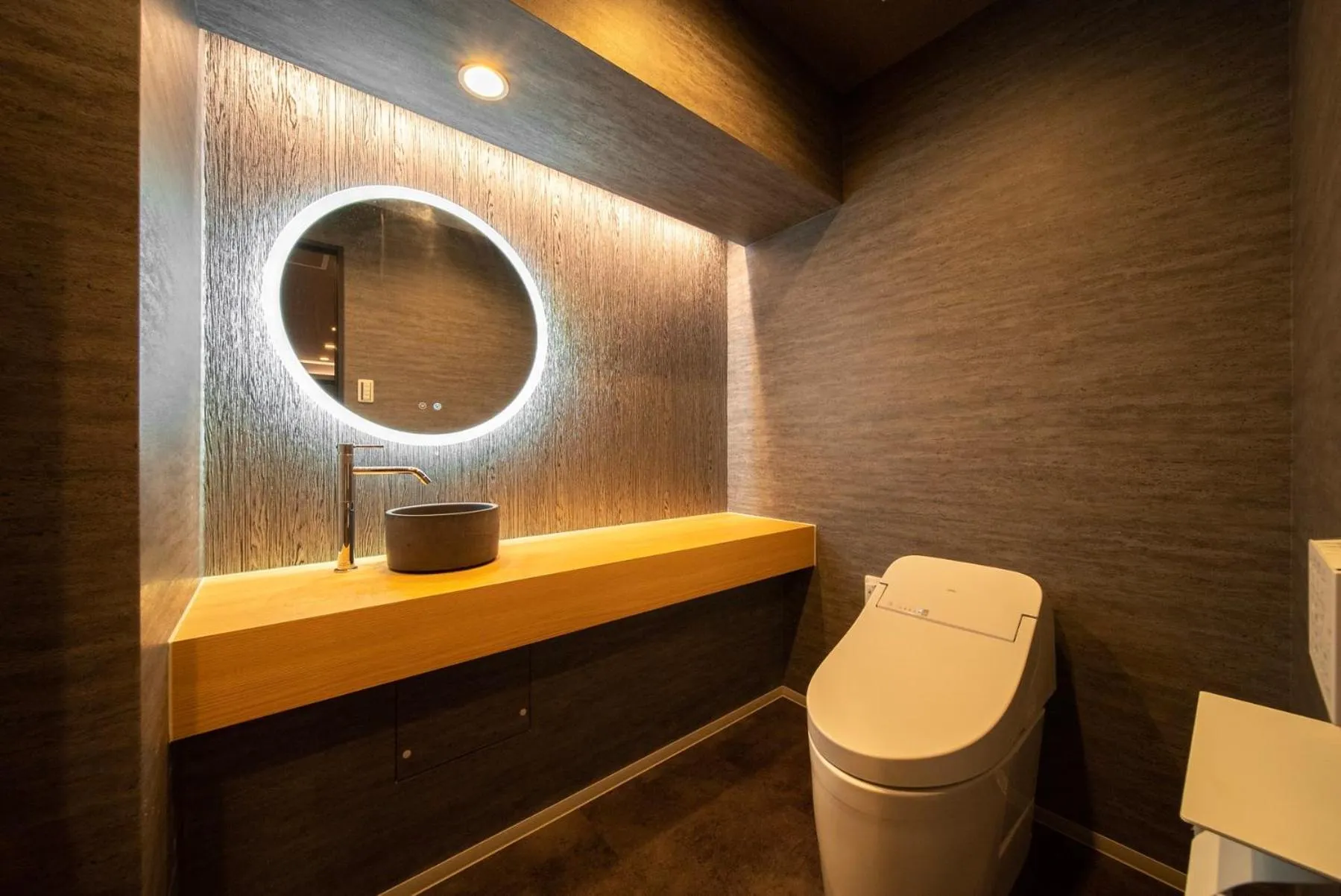 Toilet in WELLSTAY Shinsekai Wakyo