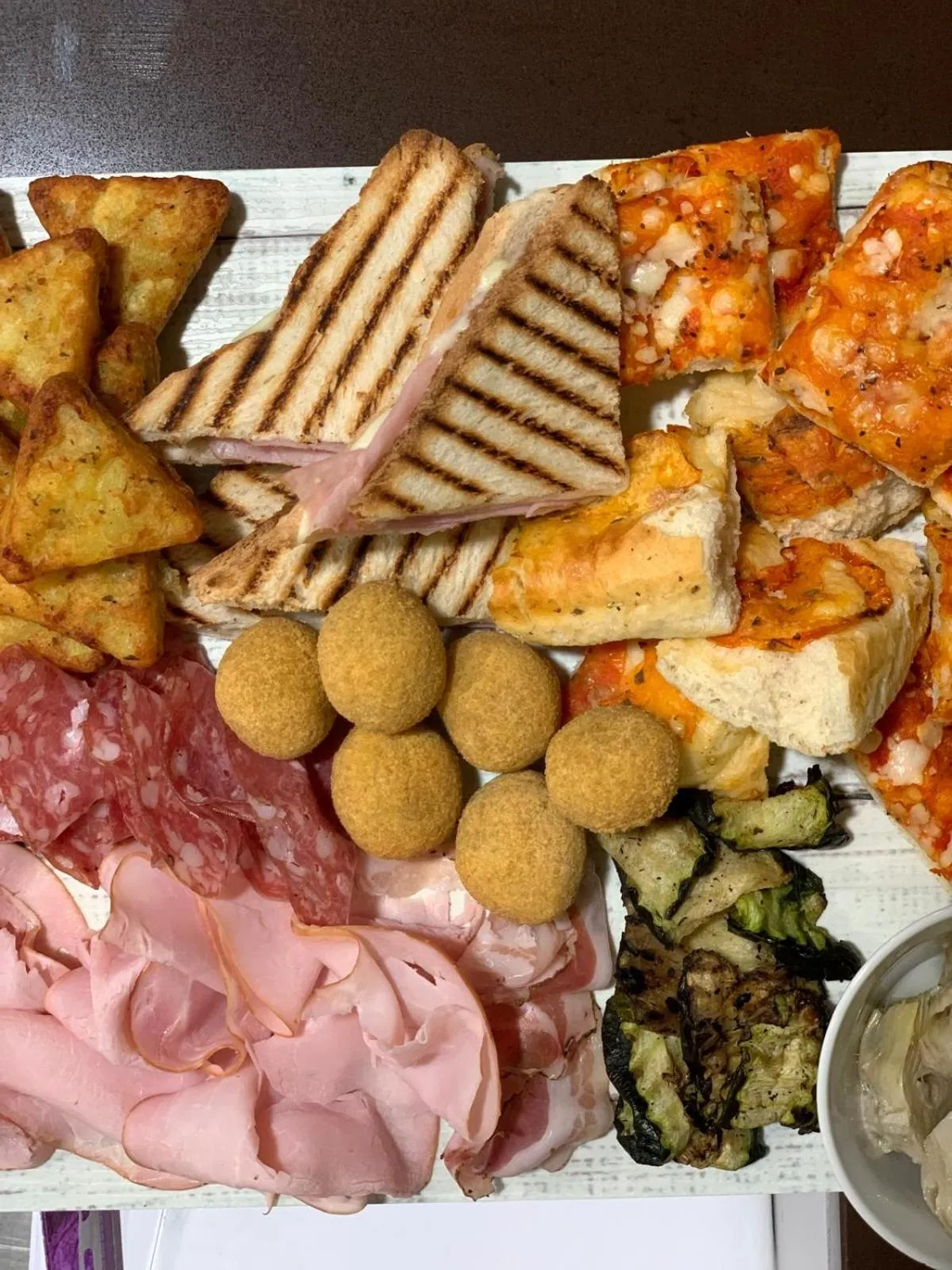 Food and drinks in Hotel Camelia