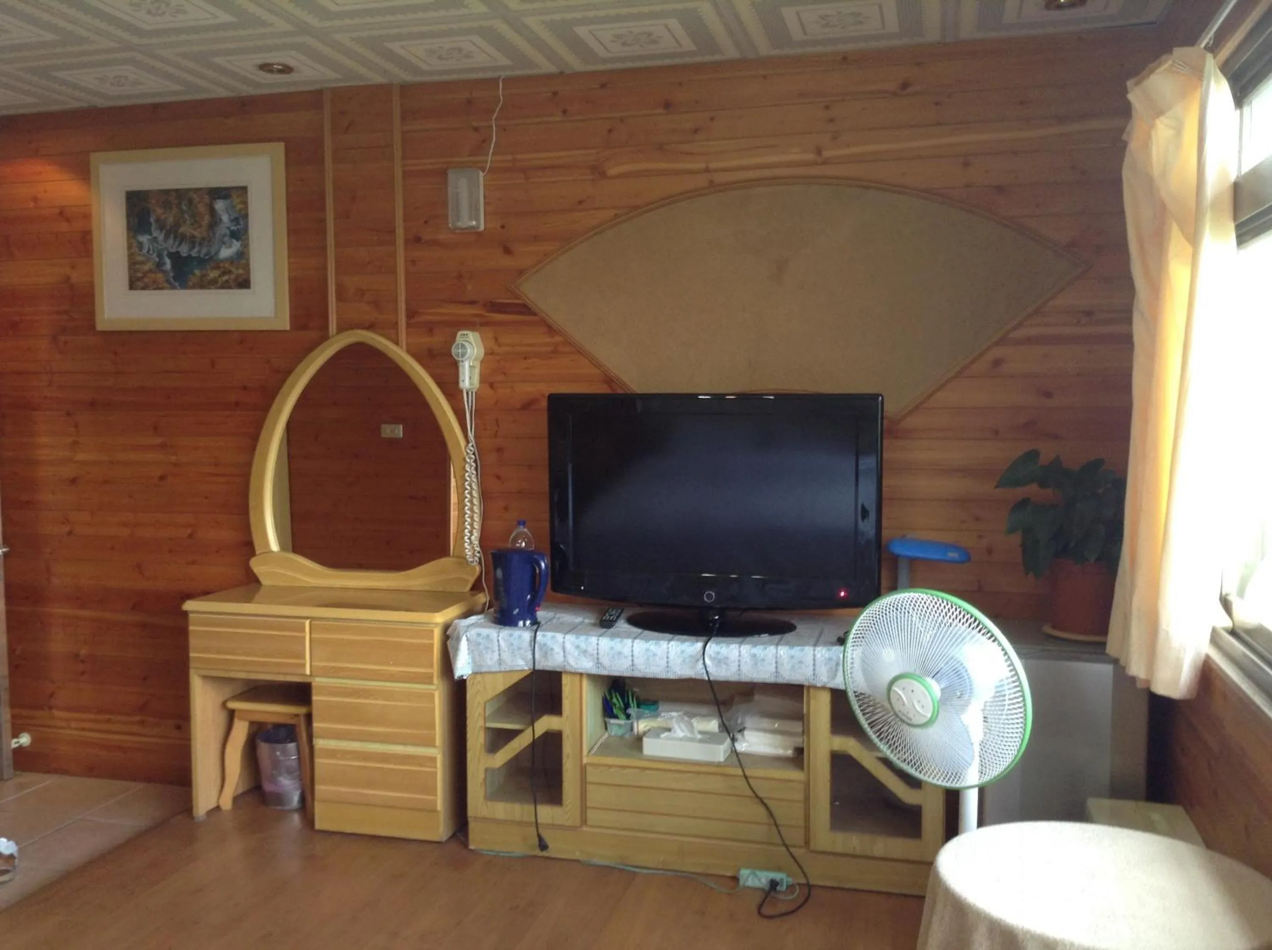 TV and multimedia in Bunbury Fruit Ranch B&B