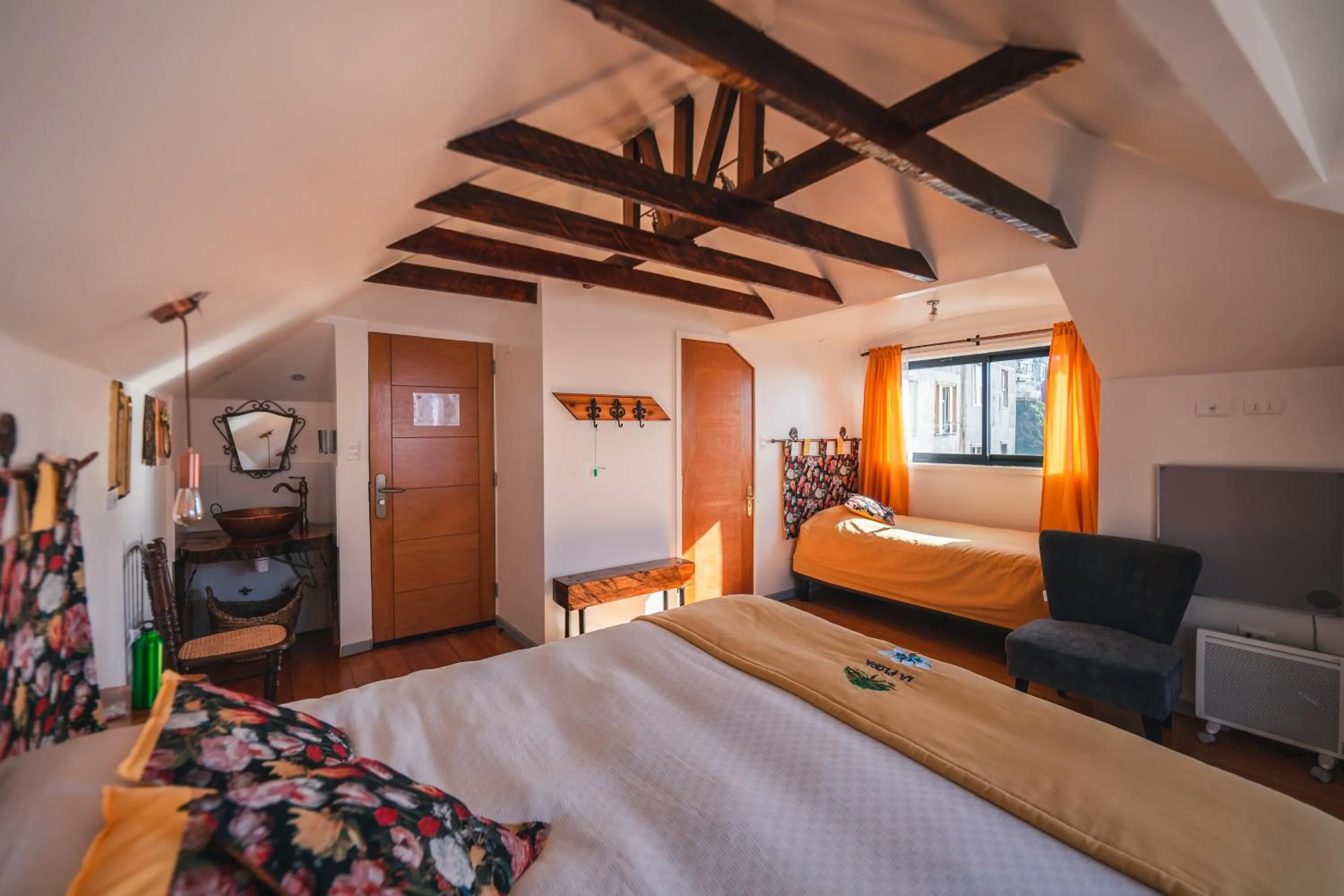 Balcony/Terrace, Bed in AYCA La Flora Hotel Boutique