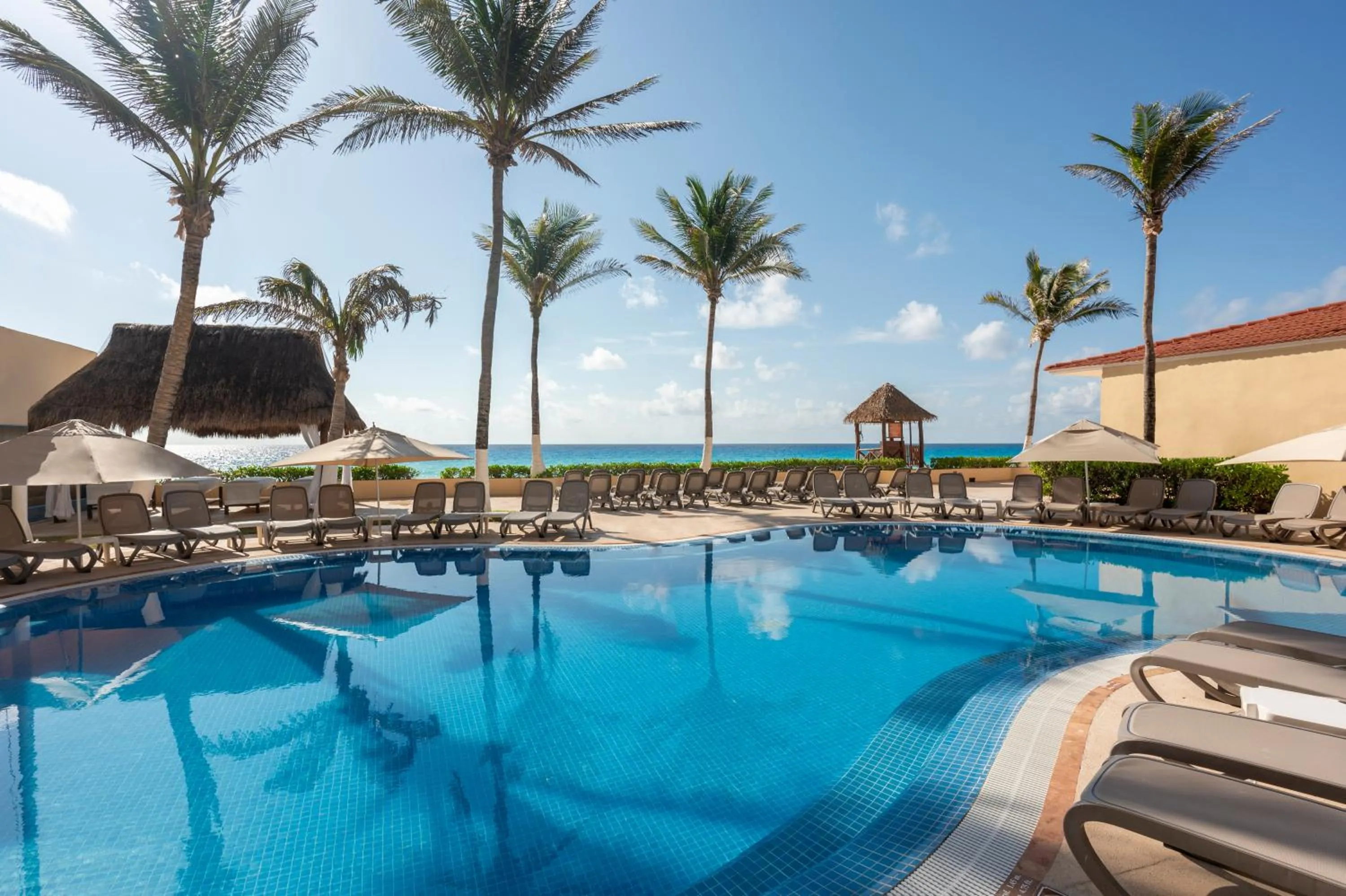 Swimming pool in GR Solaris Cancun - All Inclusive