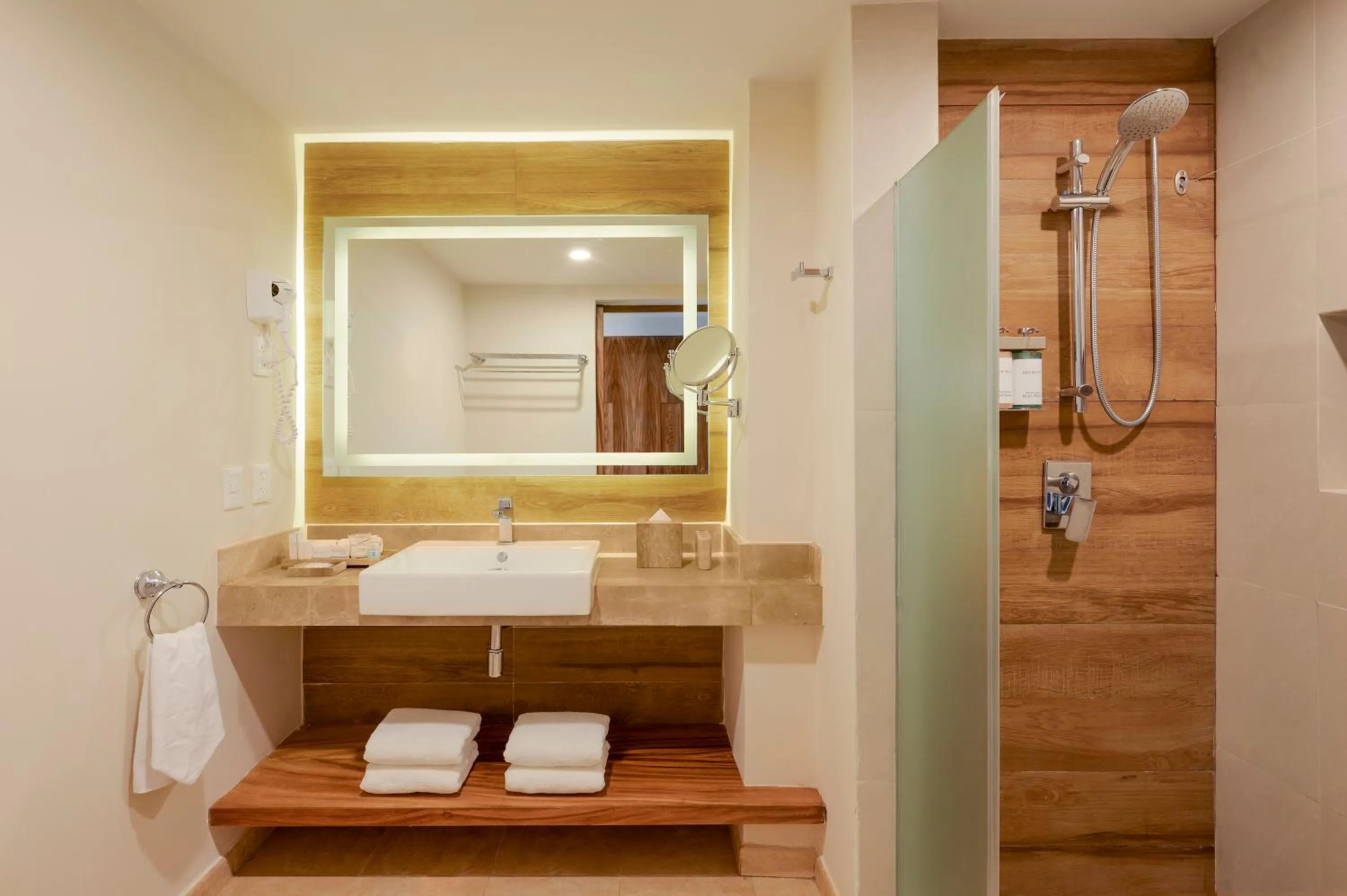 Deluxe Room with Lagoon View - single occupancy in GR Solaris Cancun - All Inclusive