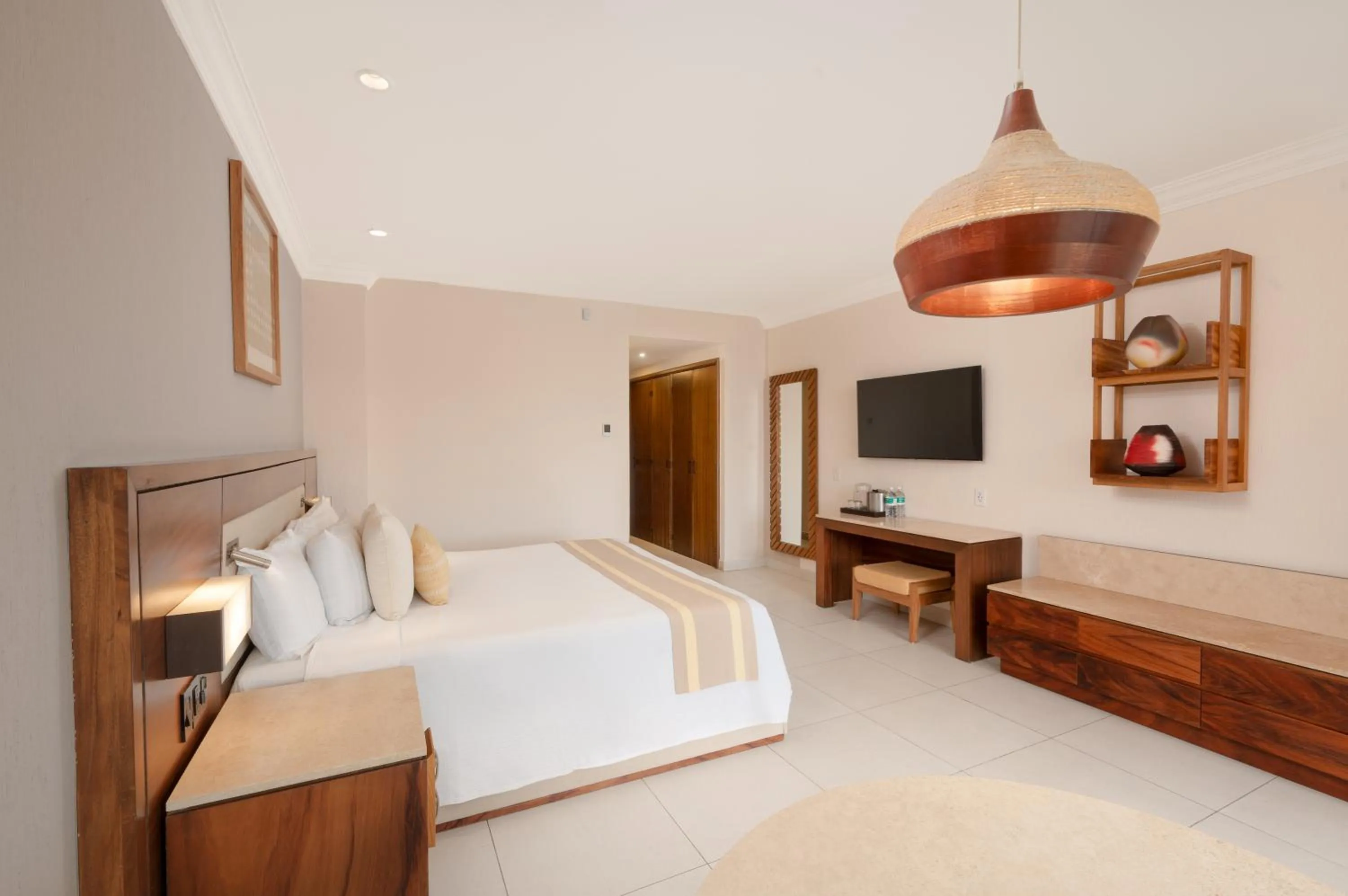 Bed in Royal Solaris Los Cabos - All Inclusive