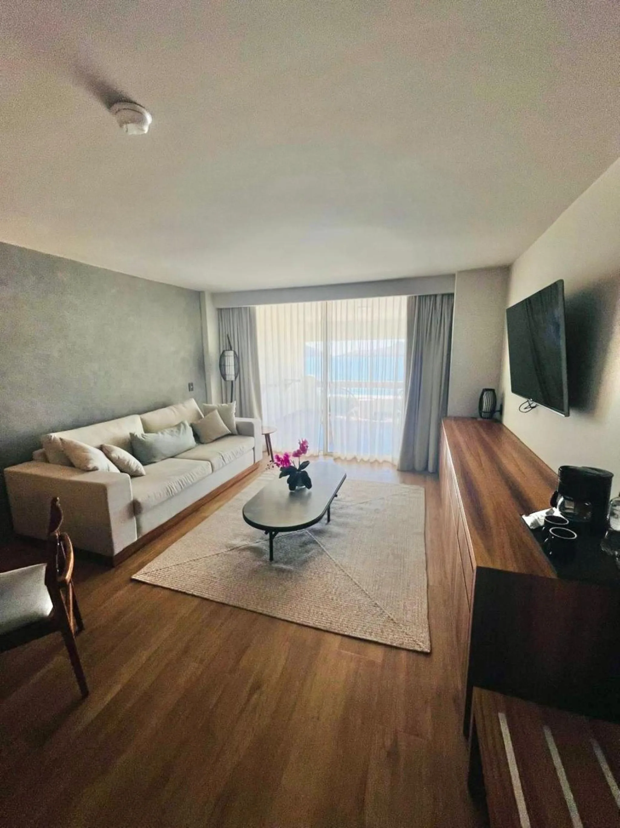 Communal lounge/ TV room, Bed in Emporio Mazatlan