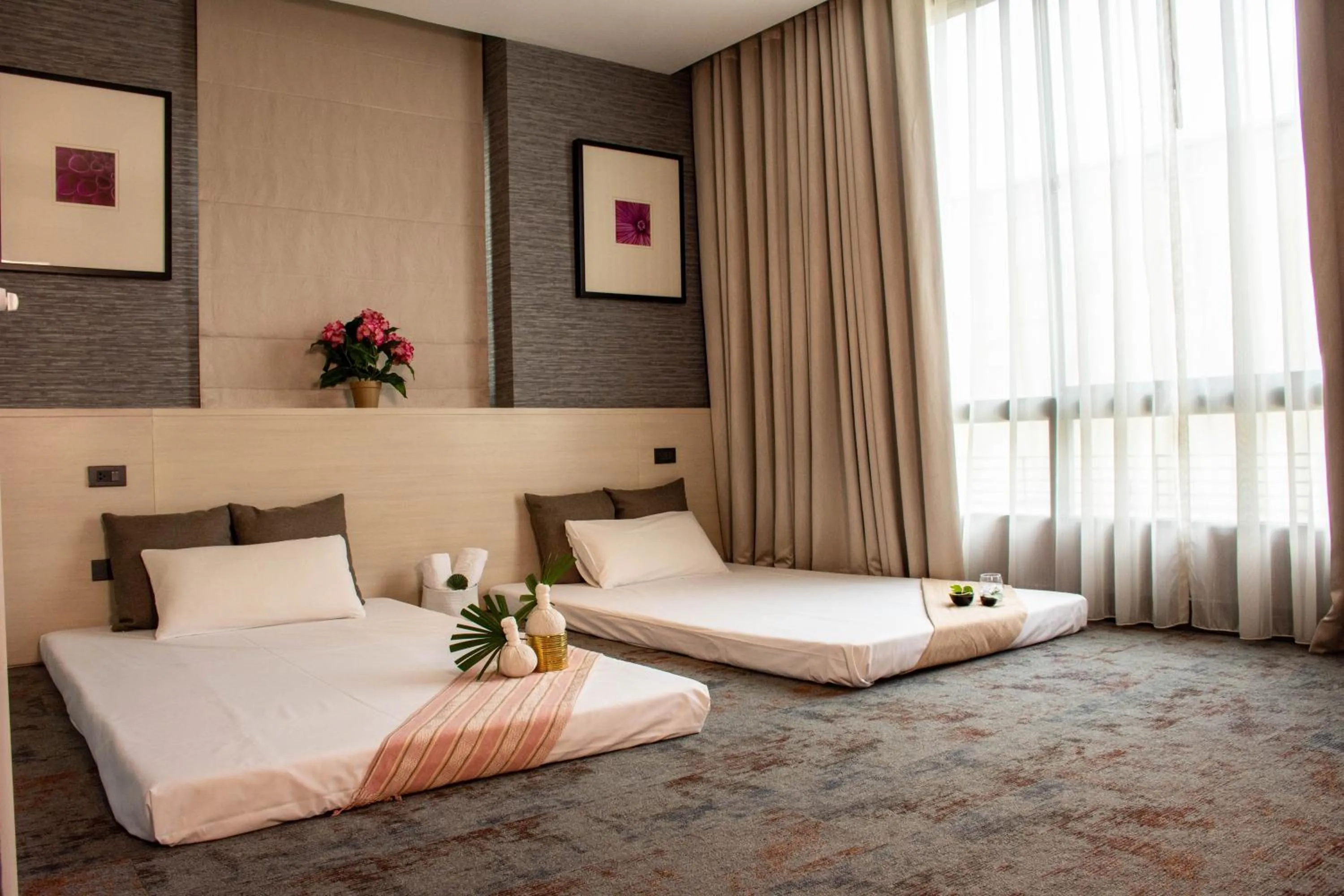 Massage, Bed in Chor Cher The Luxury Green Hotel - SHA Extra Plus