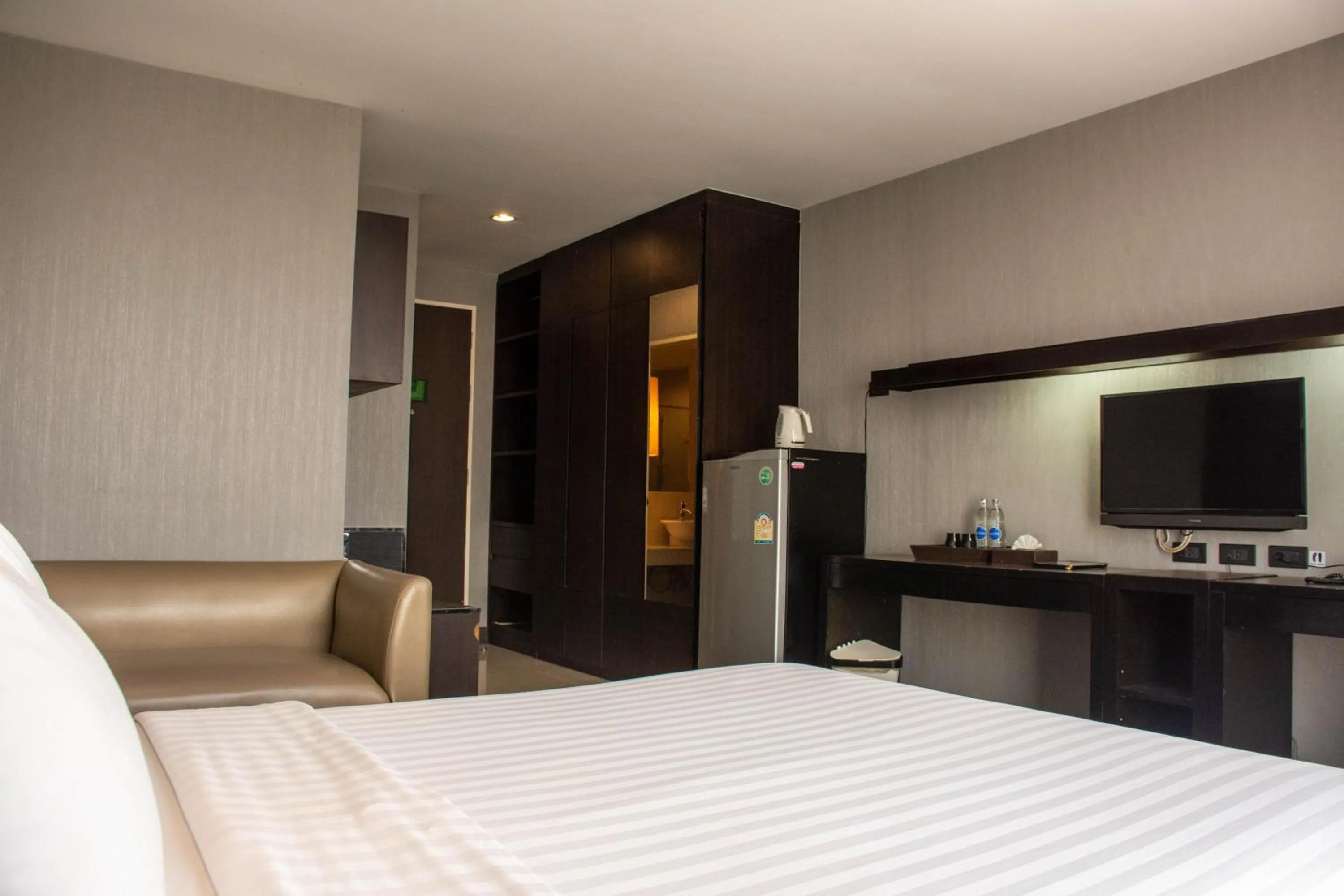 Photo of the whole room, Bed in Chor Cher The Luxury Green Hotel - SHA Extra Plus