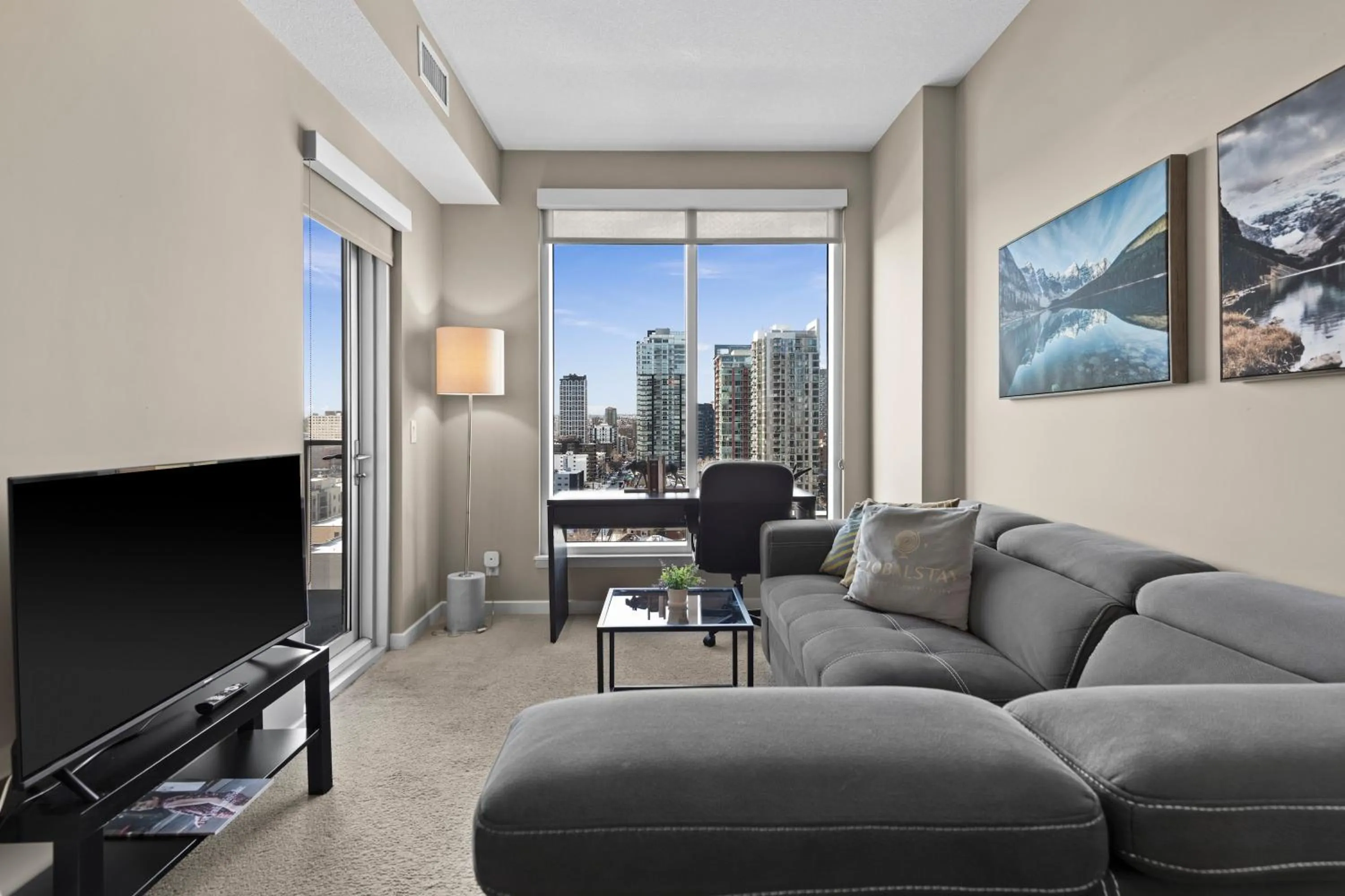 TV and multimedia in GlobalStay Downtown Calgary Condos