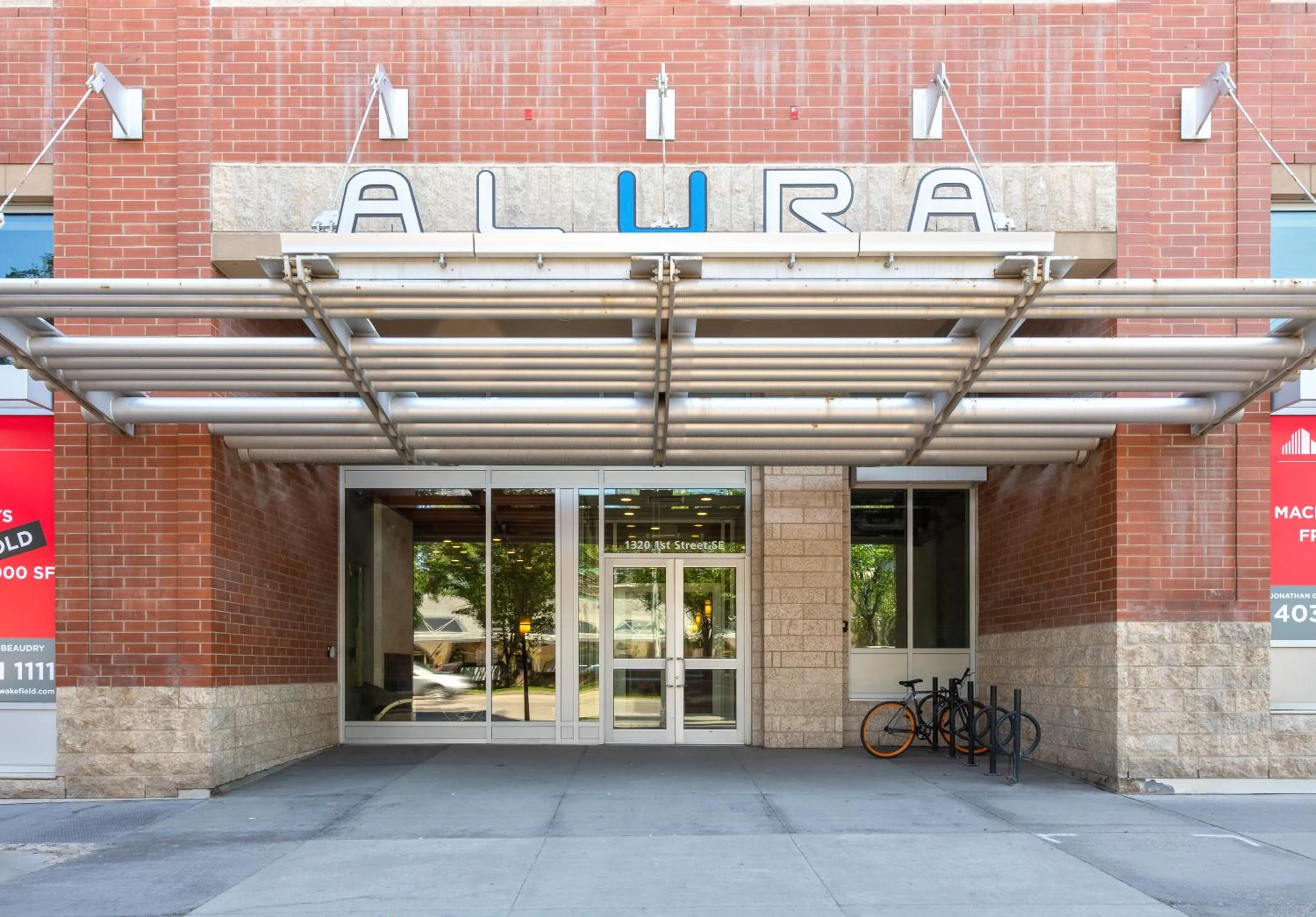 Facade/entrance in Stylish Downtown Condos by GLOBALSTAY