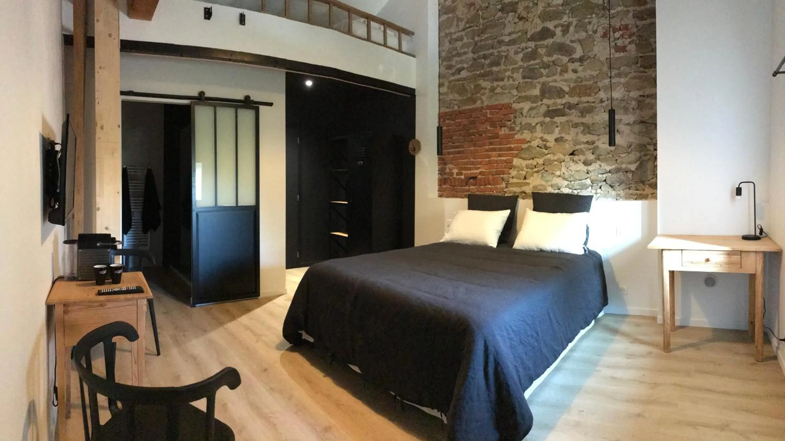 Photo of the whole room, Bed in Chambres d hôtes La clé des arches