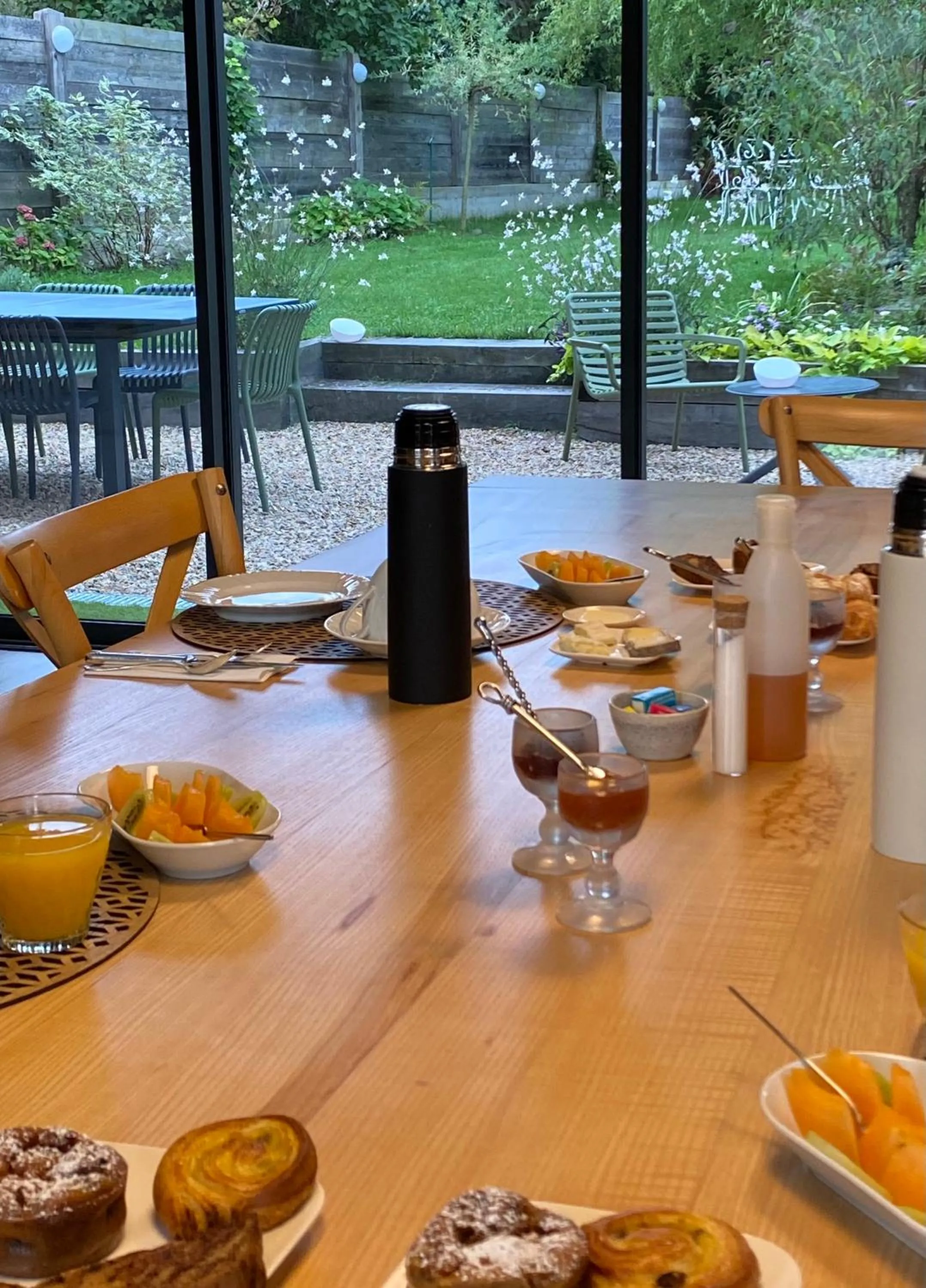 Continental breakfast in Chambres d hôtes La clé des arches