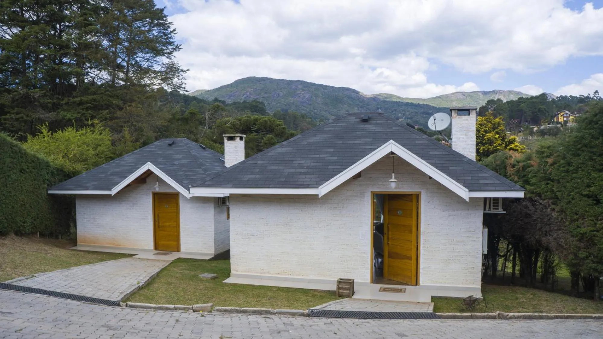 Property building in Pousada Villa Monte Verde