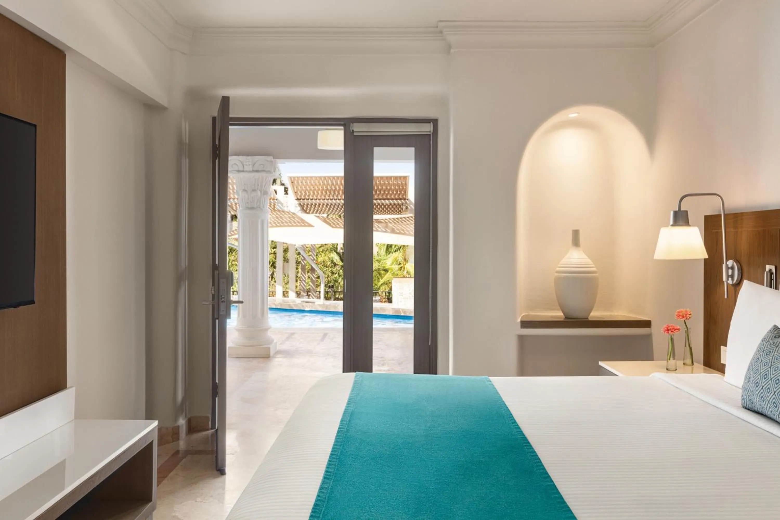 Bed in Wyndham Alltra Playa del Carmen Adults Only All Inclusive