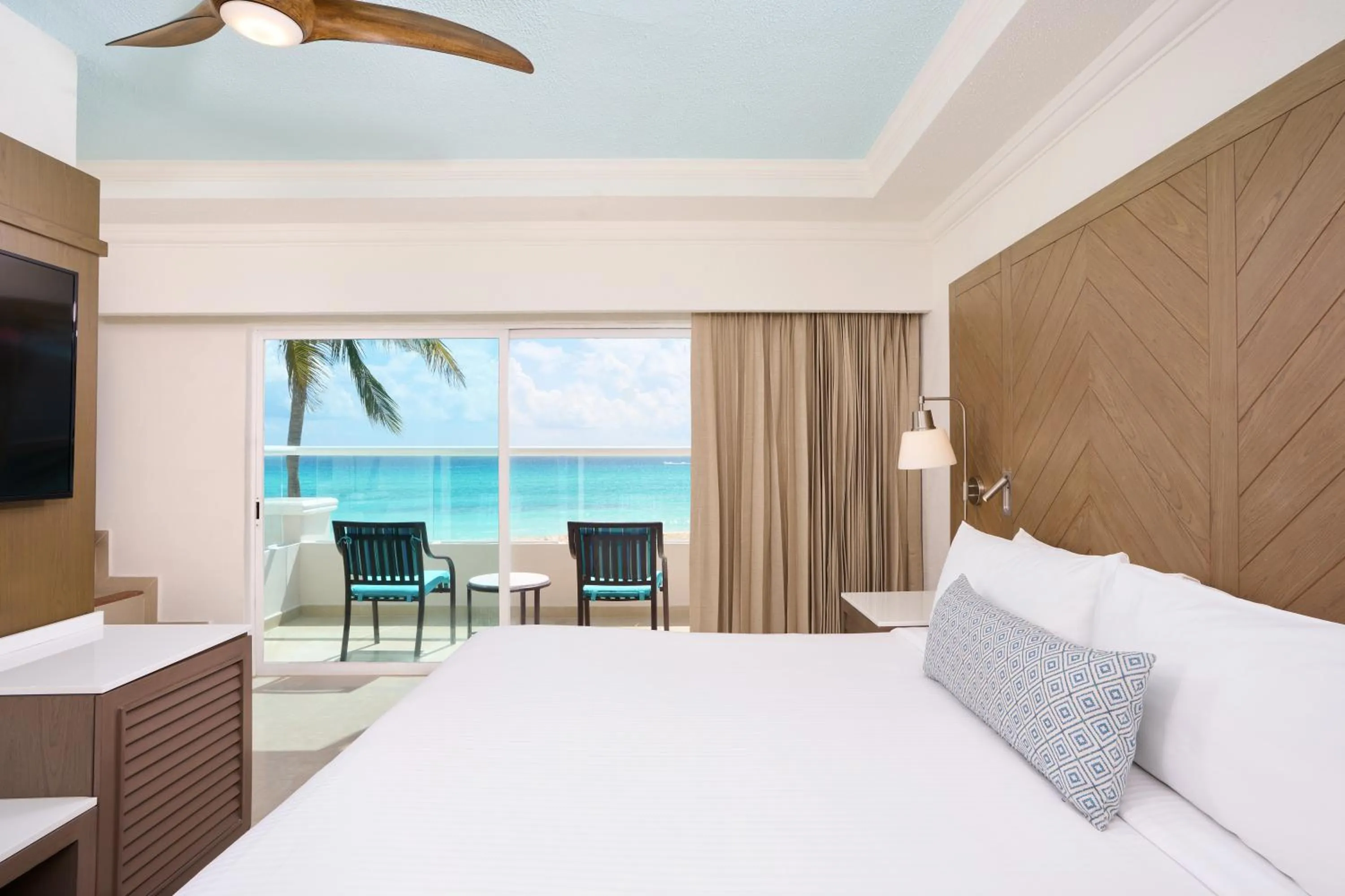 Bedroom, Bed in Sunscape Cancun All-Inclusive Resort & Spa by Hyatt
