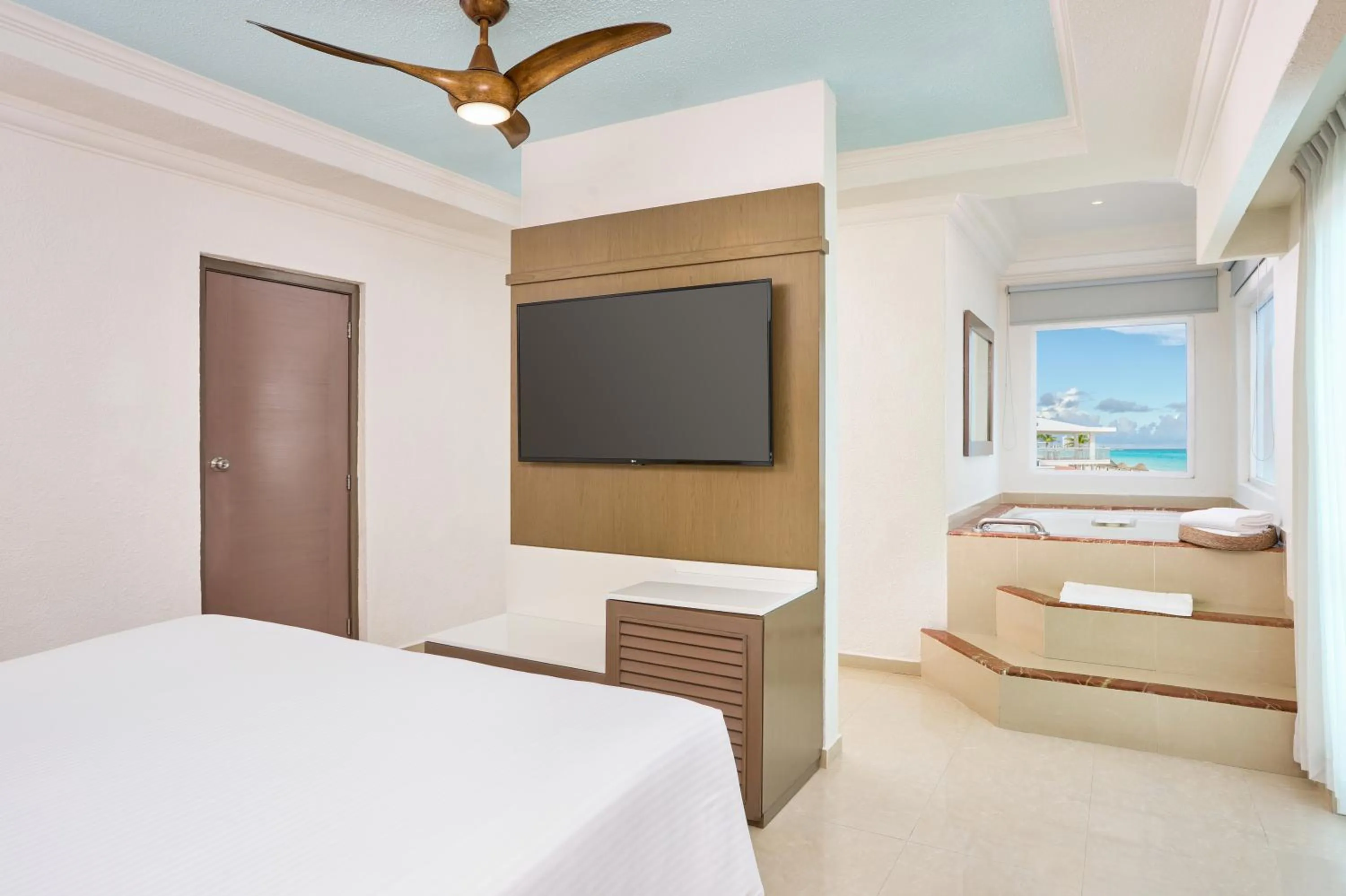 Hot Tub, Bed in Sunscape Cancun All-Inclusive Resort & Spa by Hyatt