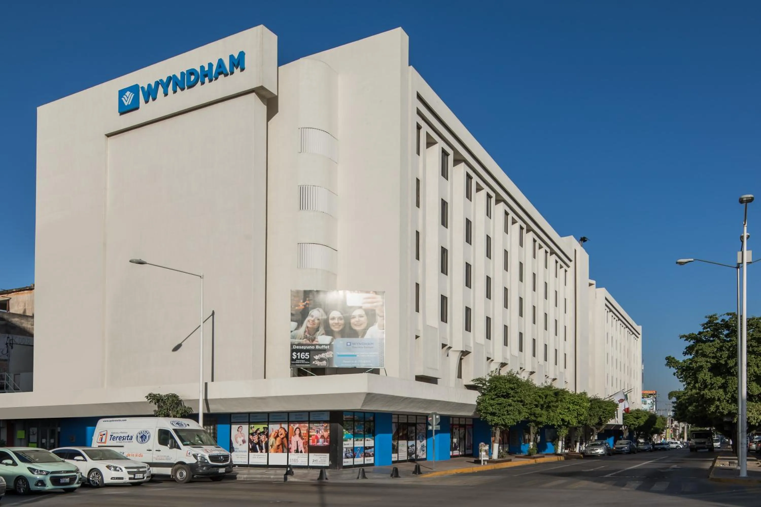 Facade/entrance in Wyndham Executivo Culiacan