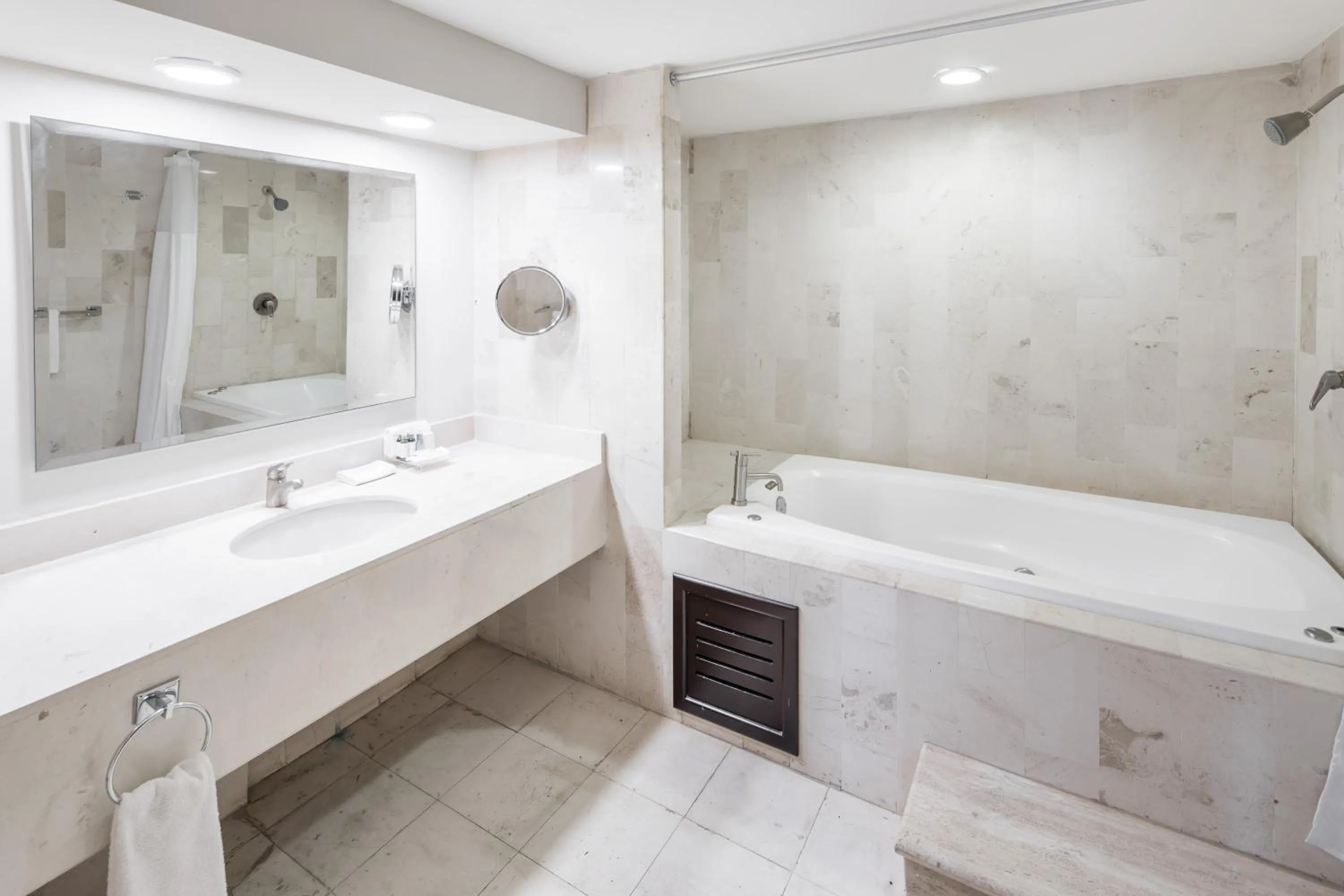 Bathroom in Wyndham Executivo Culiacan