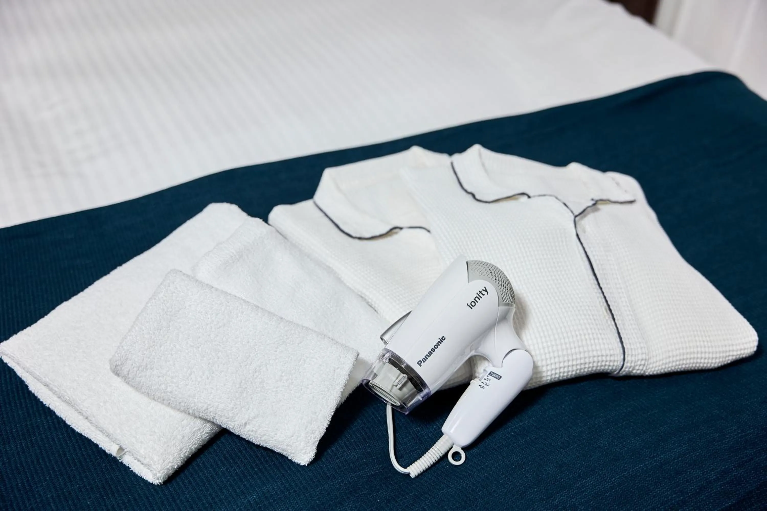 towels in ESLEAD HOTEL Namba Daikokucho