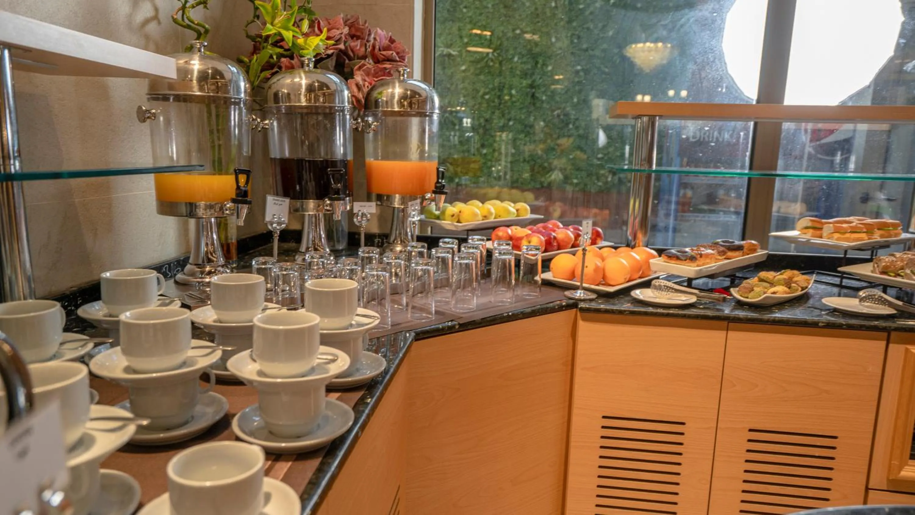 Coffee/tea facilities in Noor Land Hotel