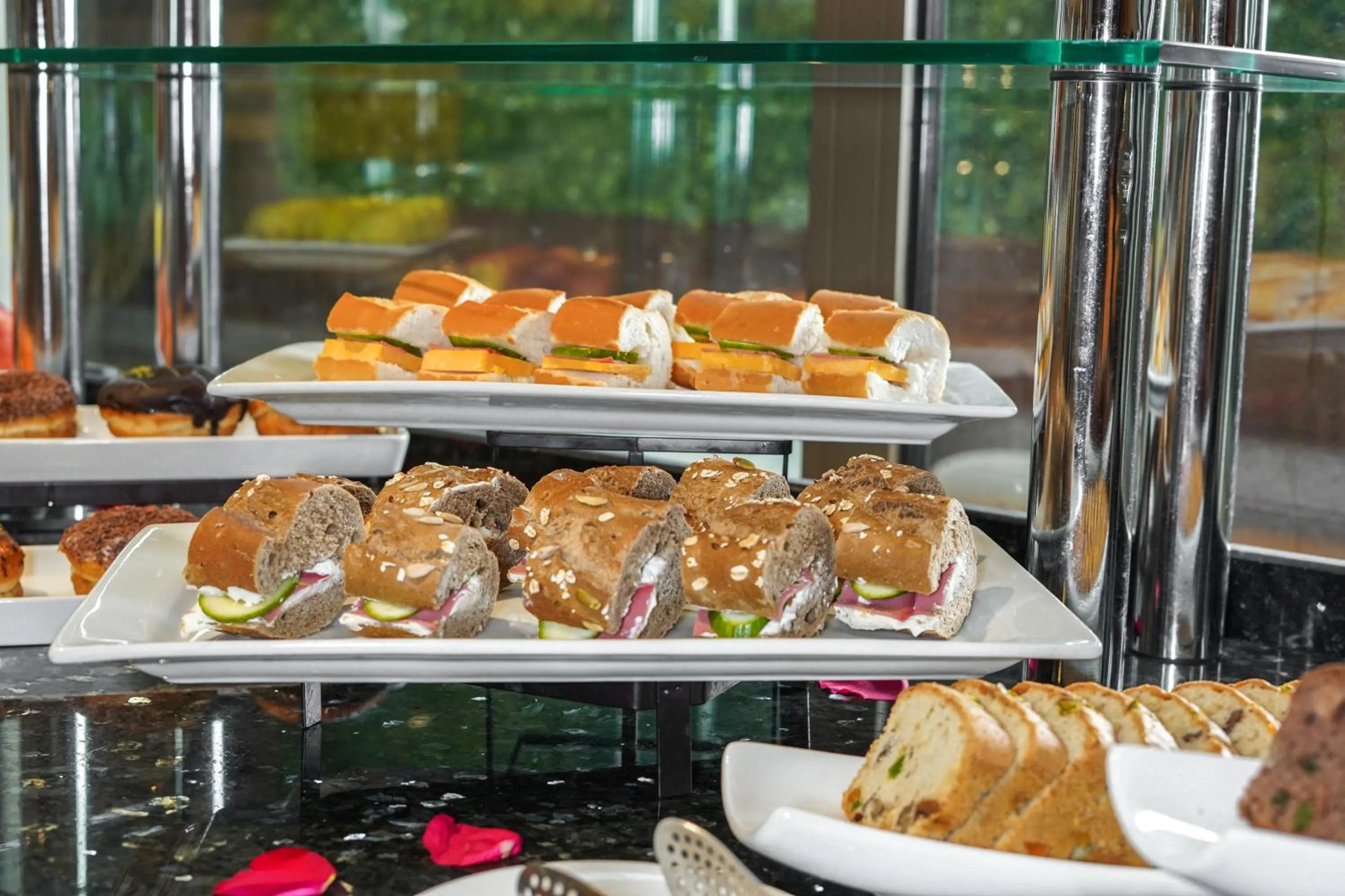 Coffee/tea facilities in Noor Land Hotel