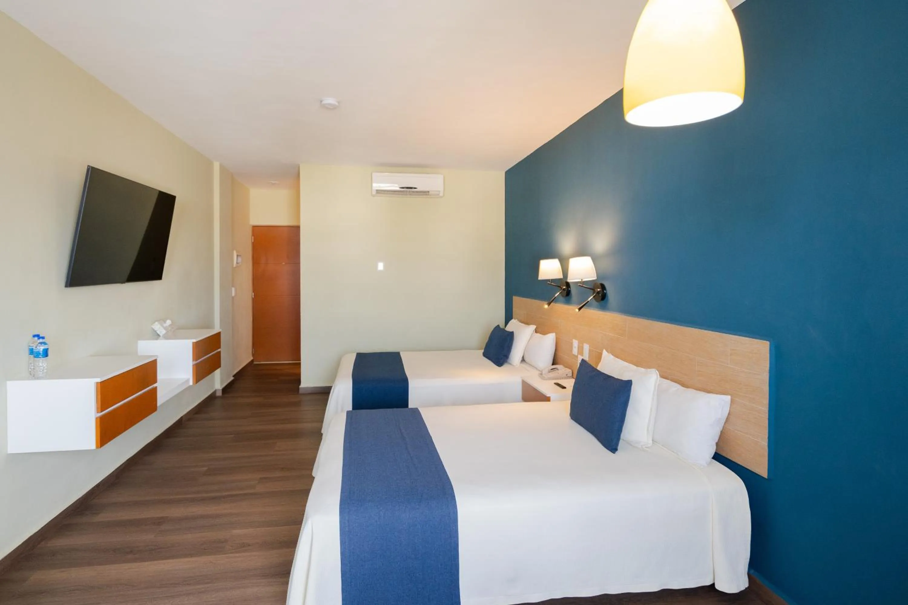 Photo of the whole room, Bed in Oceano Palace