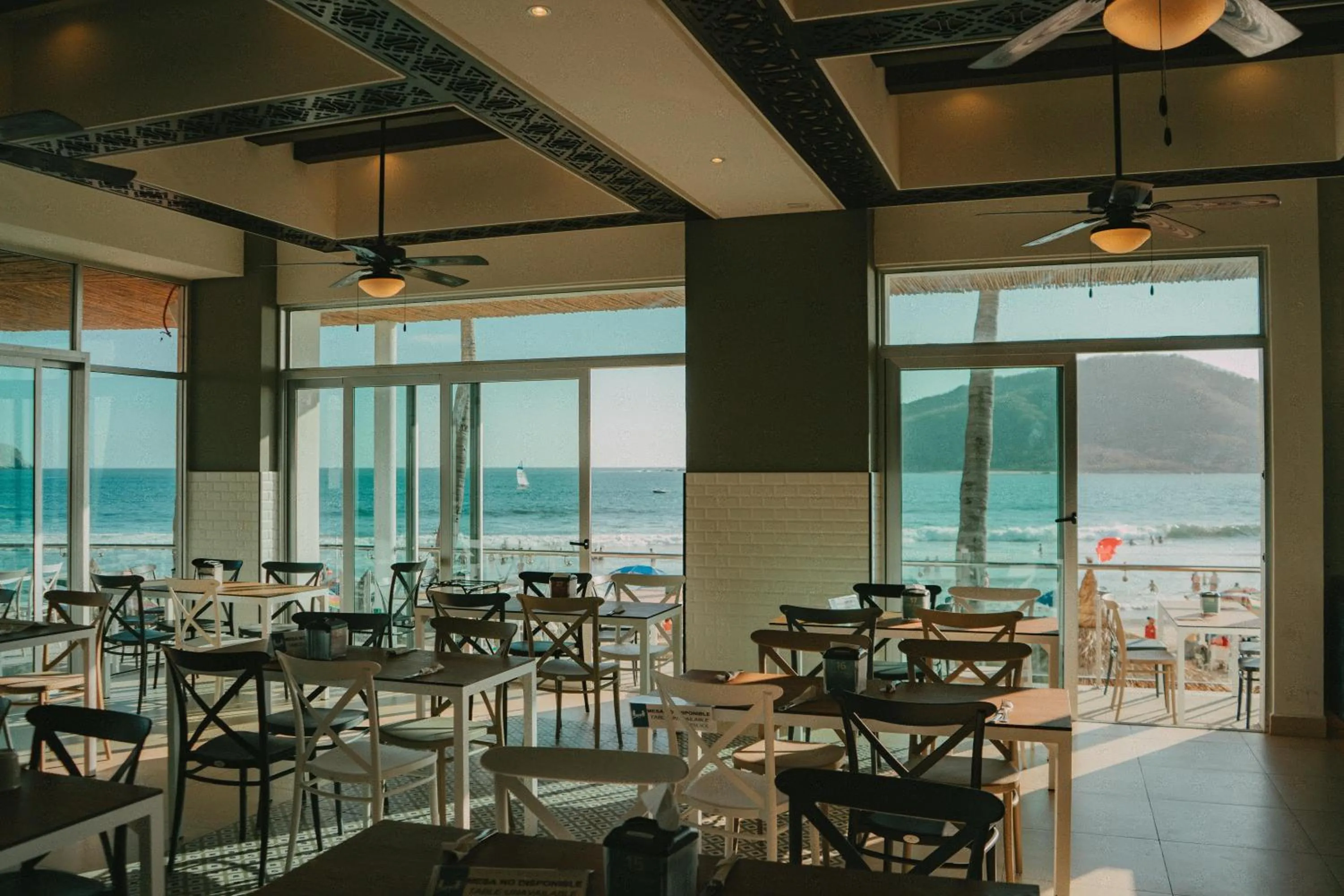 Restaurant/places to eat in Oceano Palace