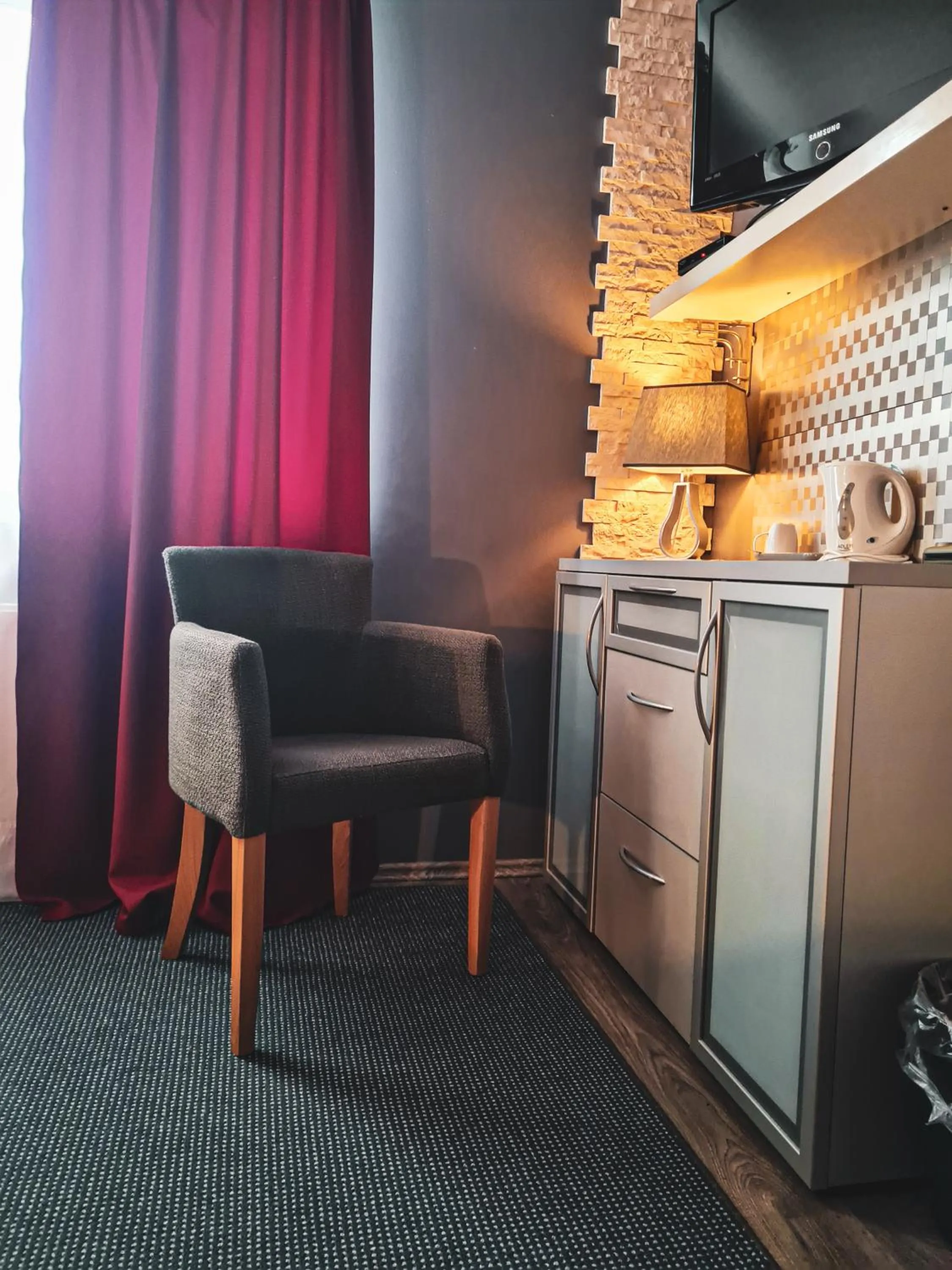 Coffee/tea facilities in Hotel 108