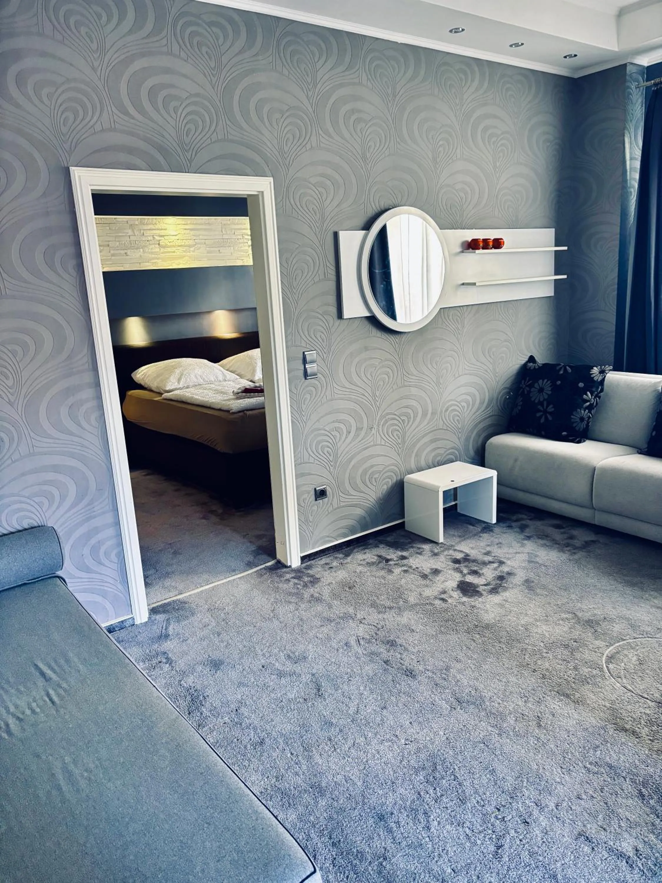 Living room, Bed in Hotel 108