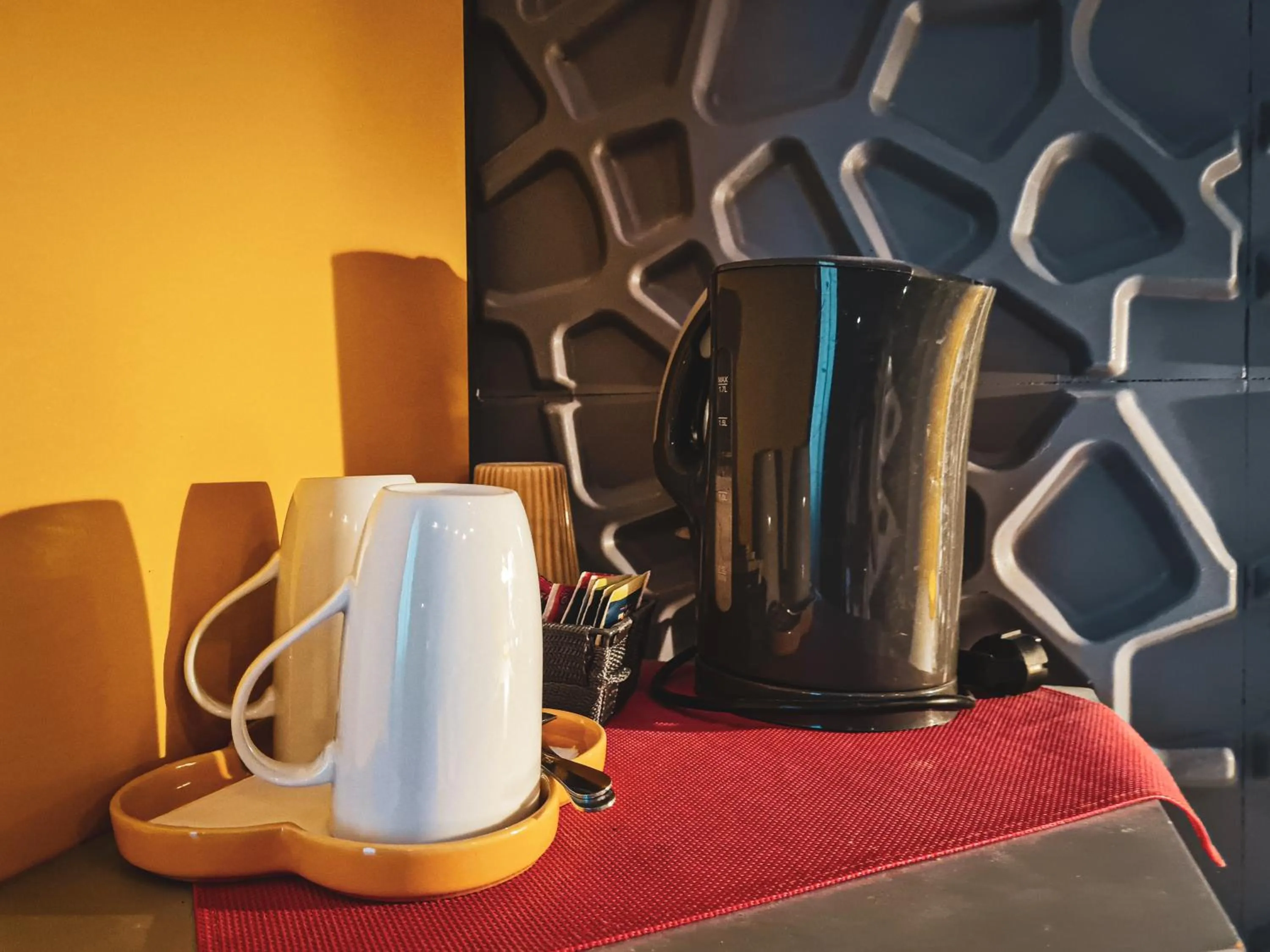 Coffee/tea facilities in Hotel 108