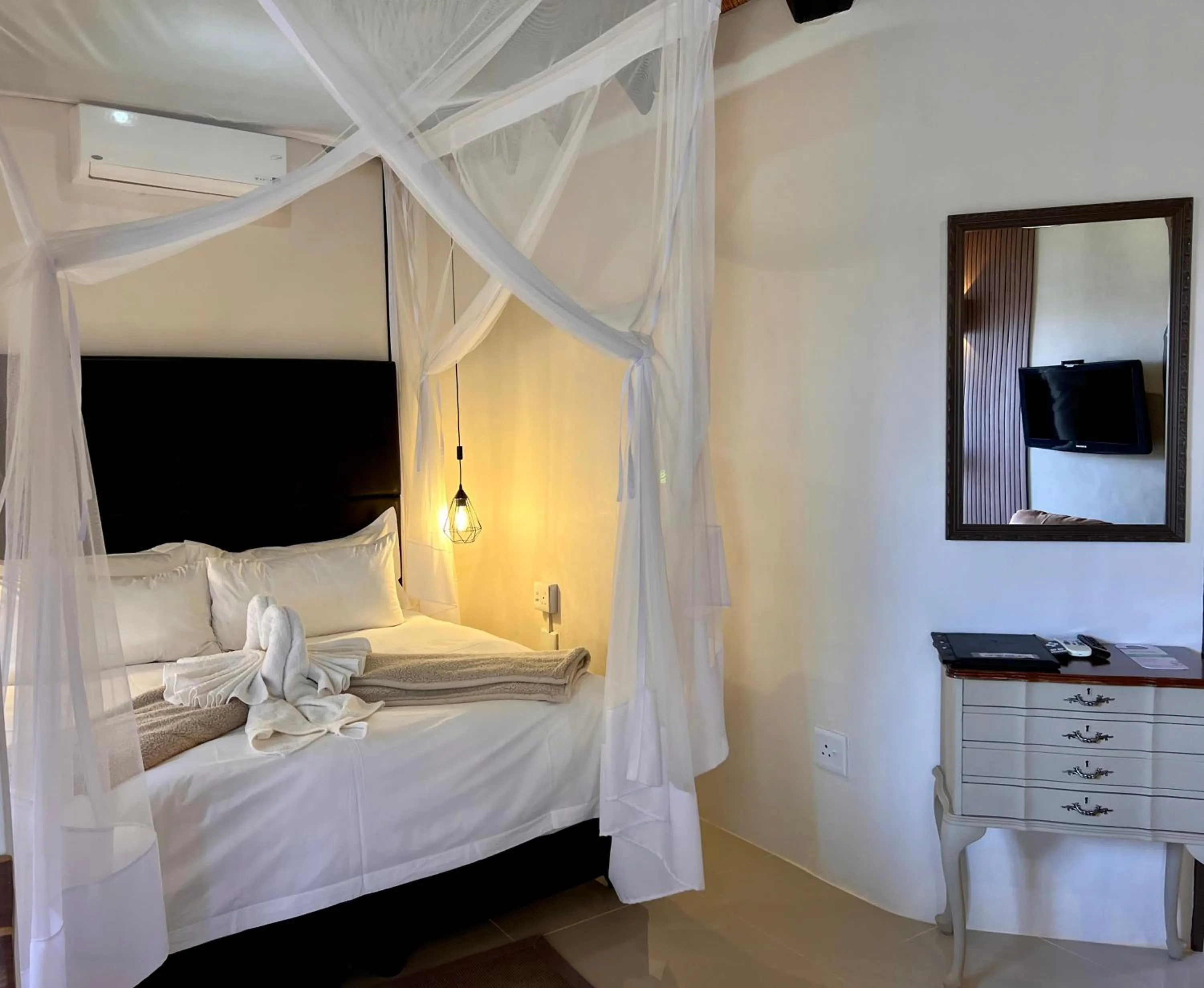 Bed in Lapa Lange Game Lodge