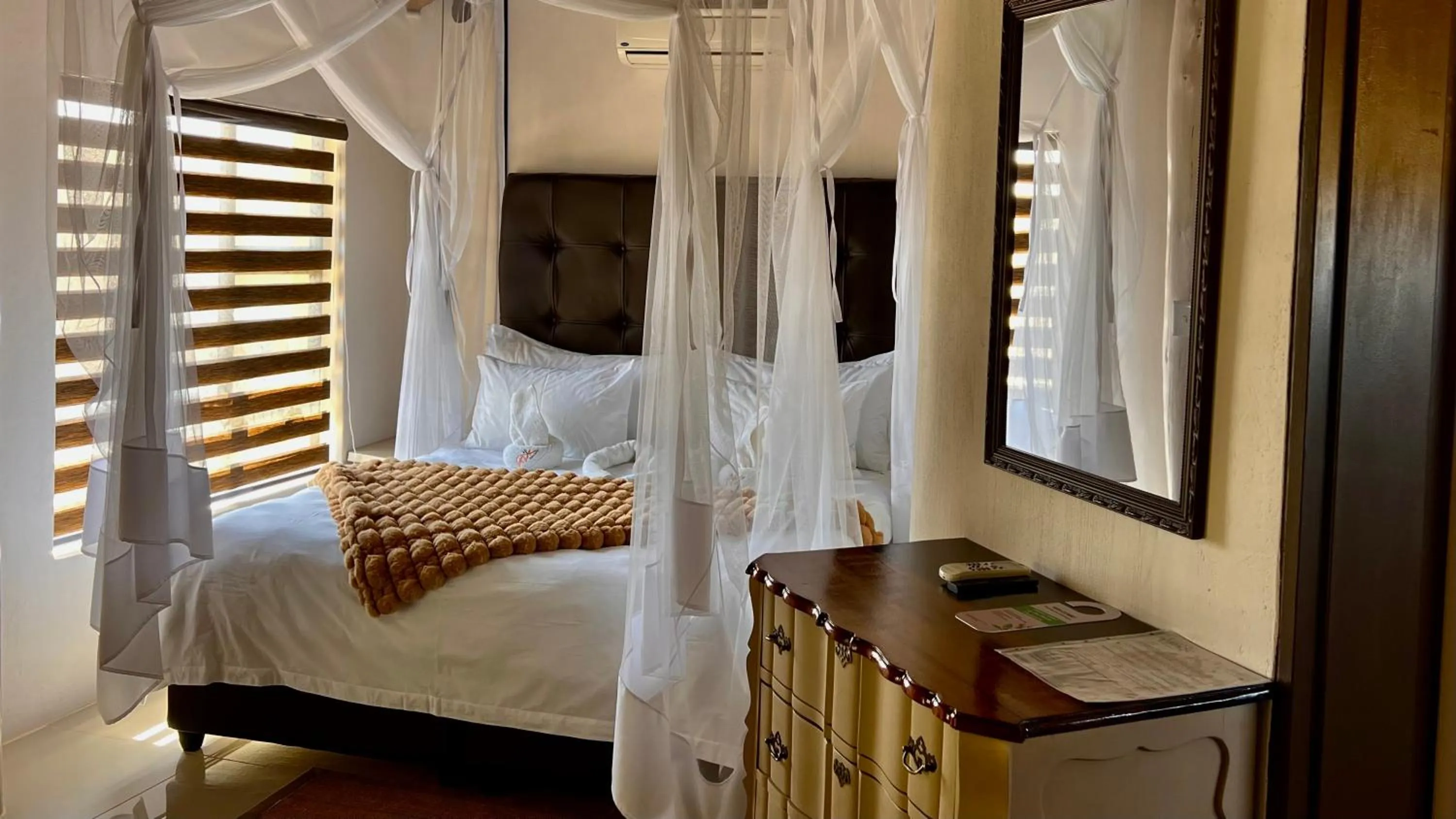 Bedroom, Bed in Lapa Lange Game Lodge
