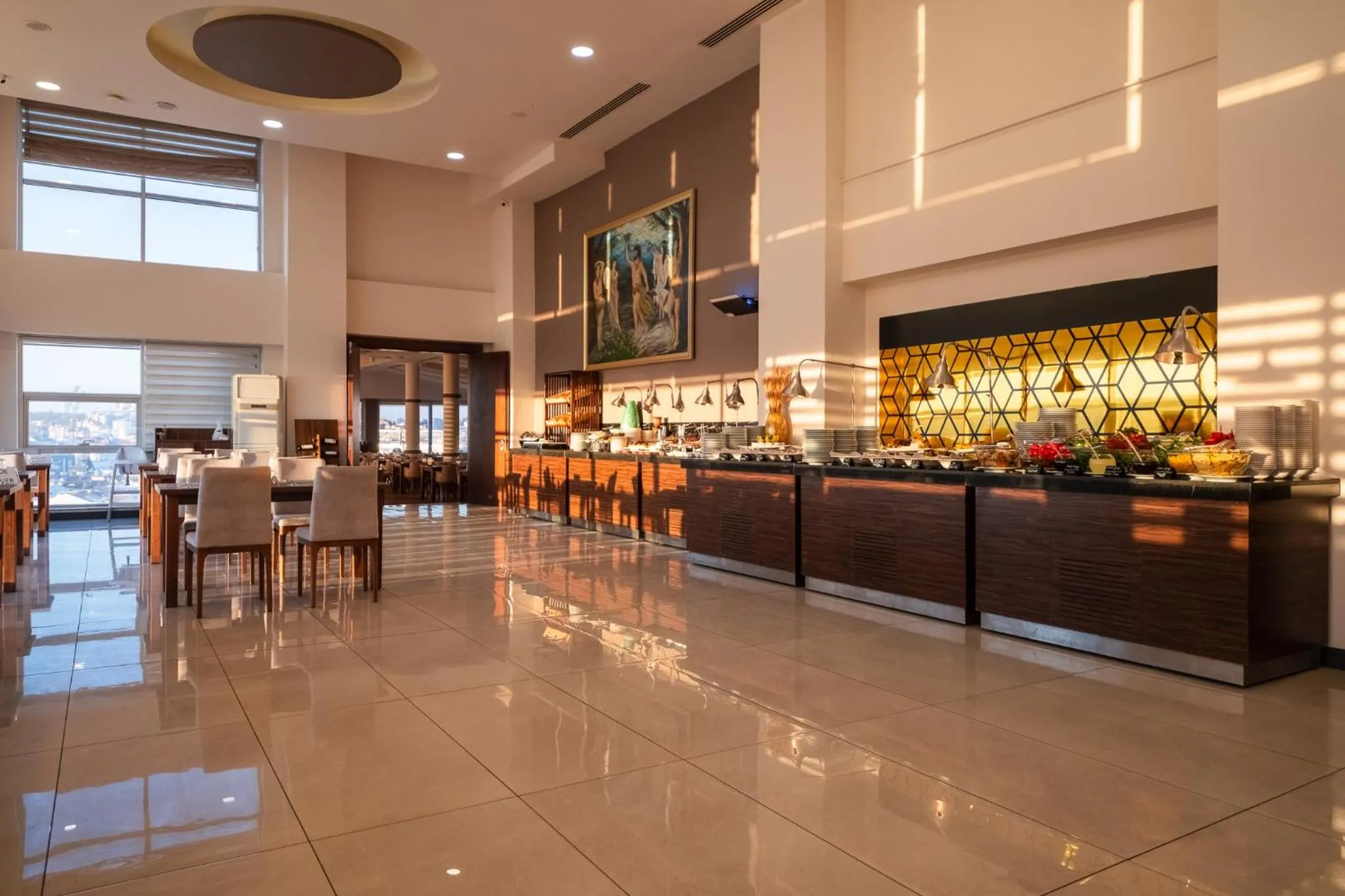 Restaurant/places to eat in Parion Hotel