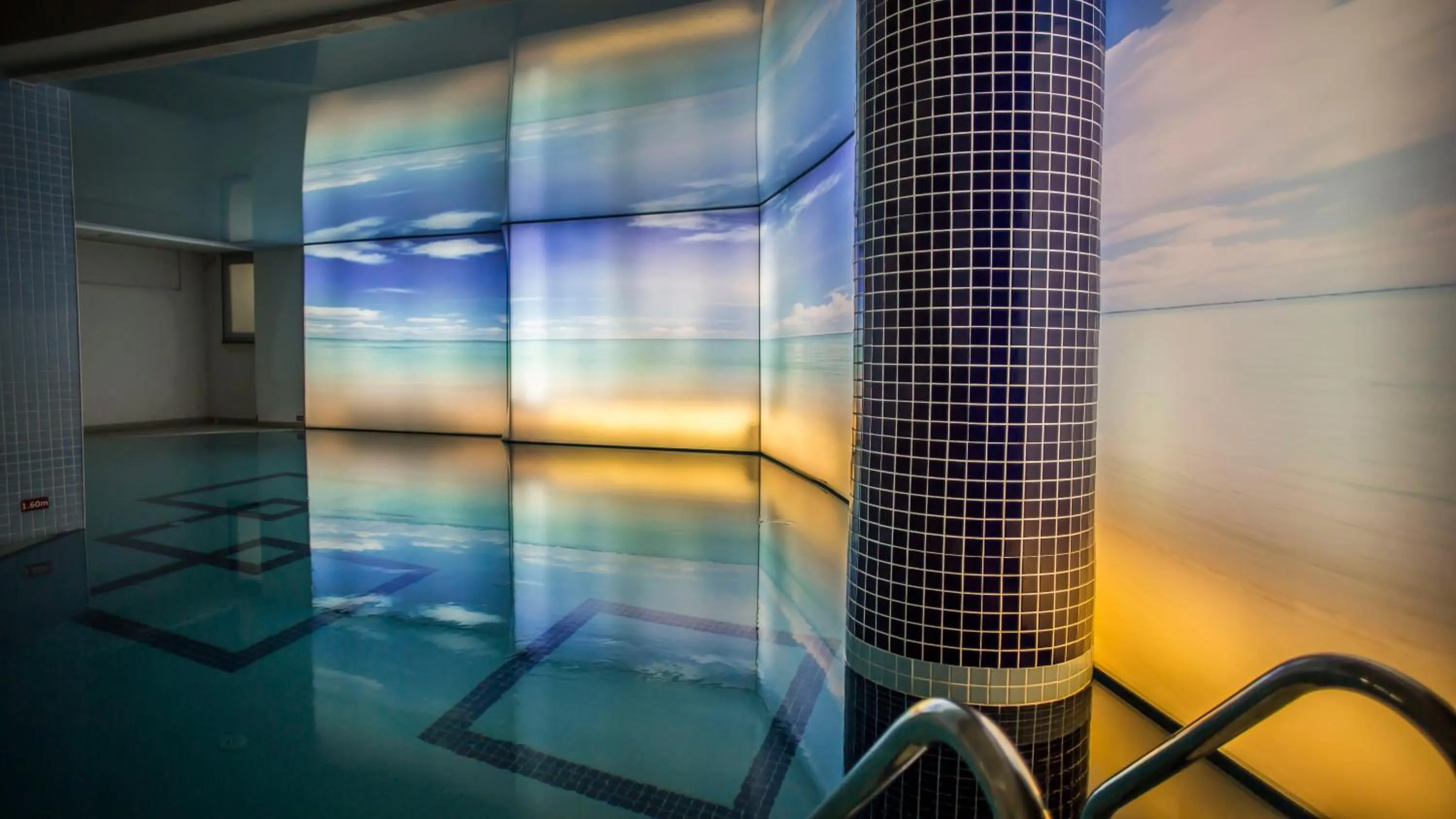 Swimming pool in Parion Hotel