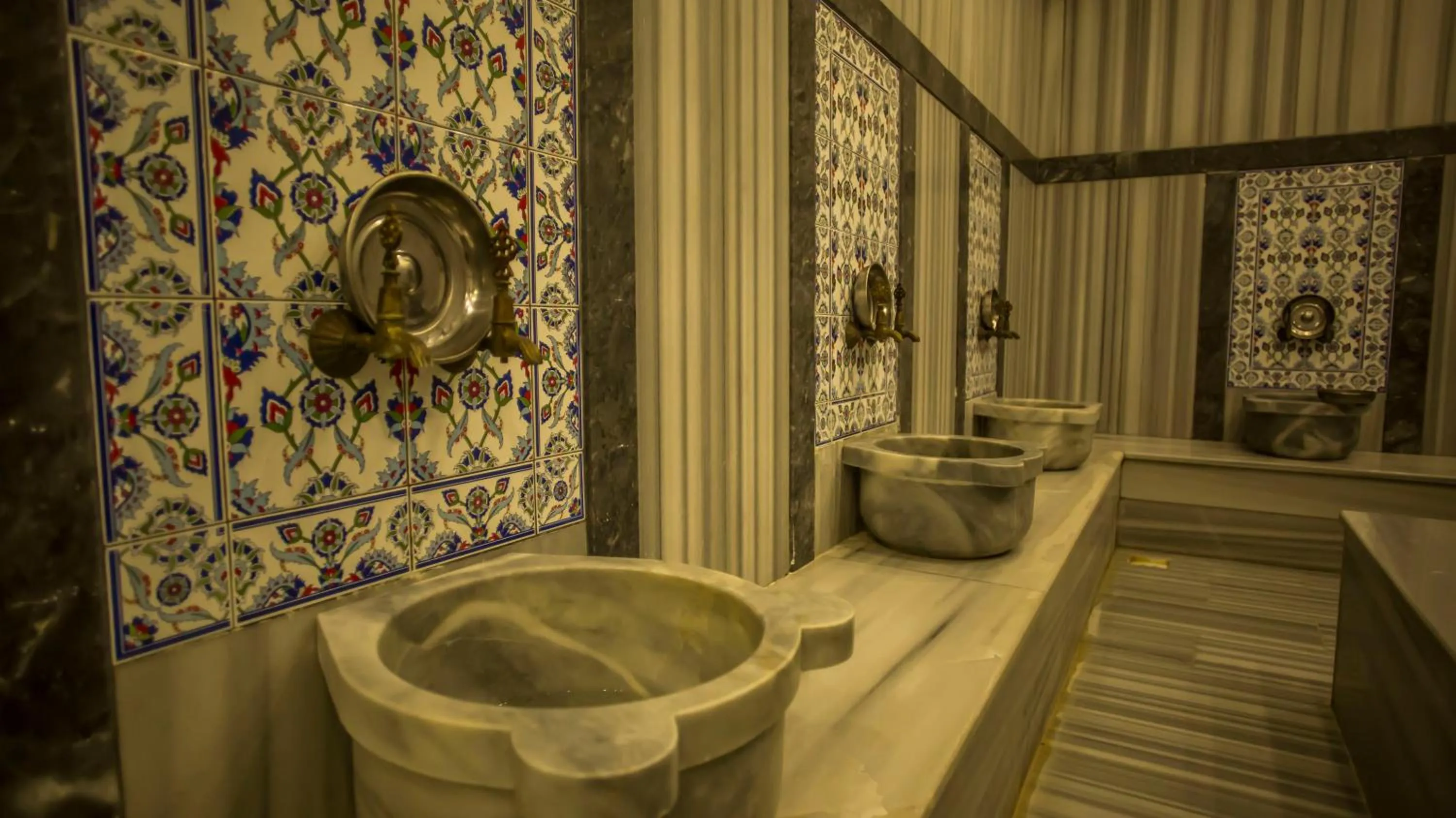 Public Bath in Parion Hotel