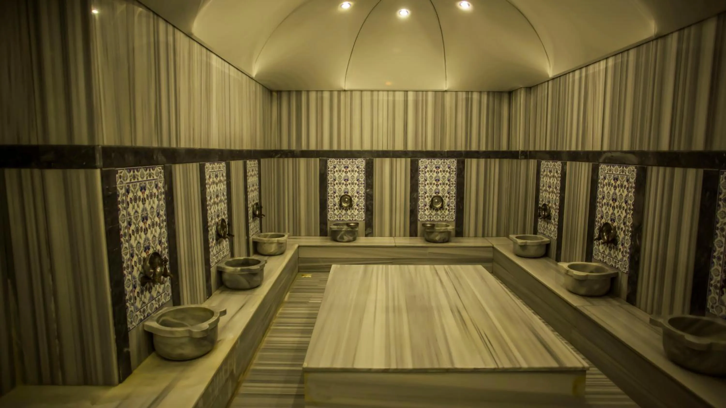 Public Bath in Parion Hotel