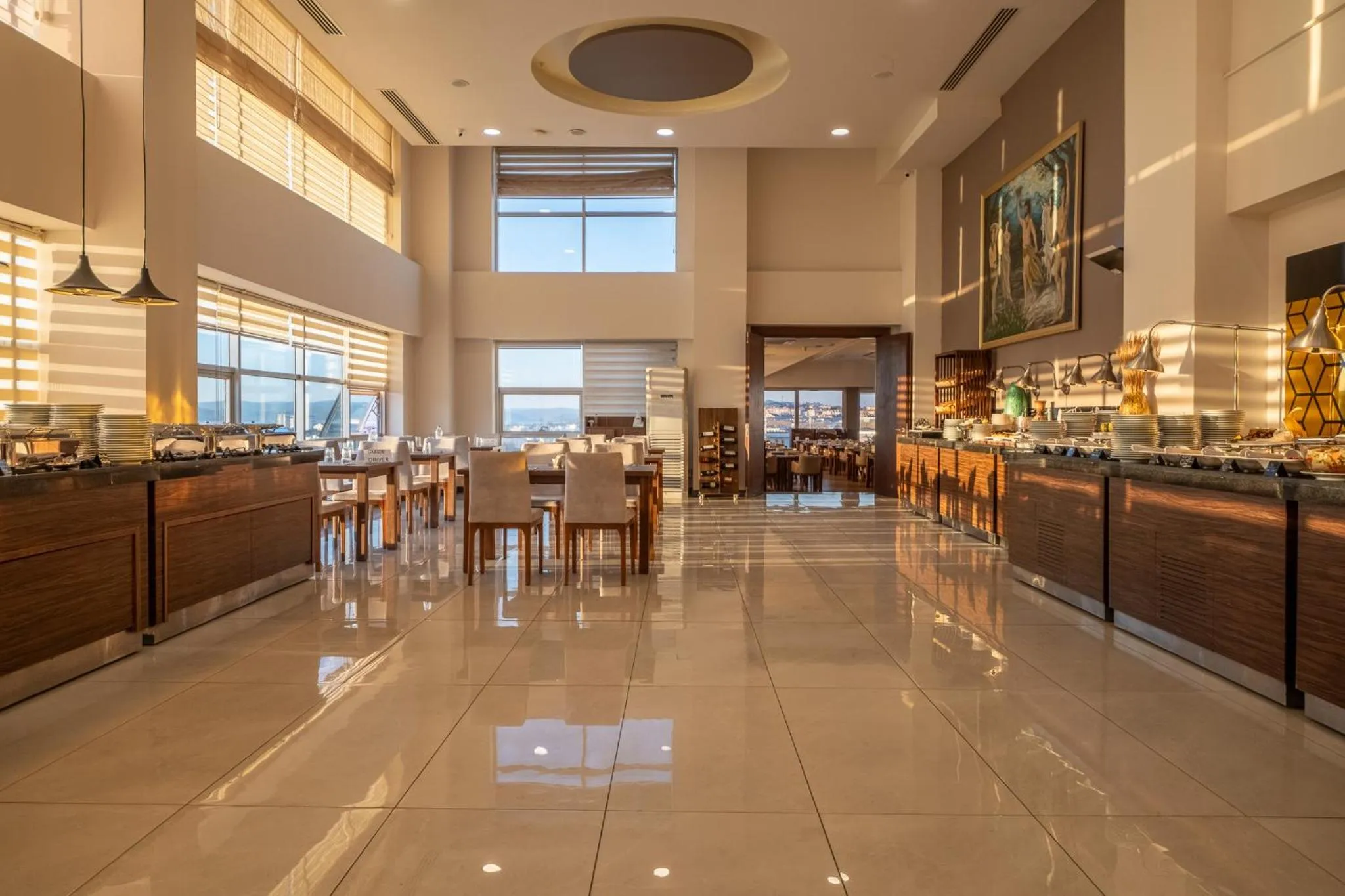 Restaurant/places to eat in Parion Hotel