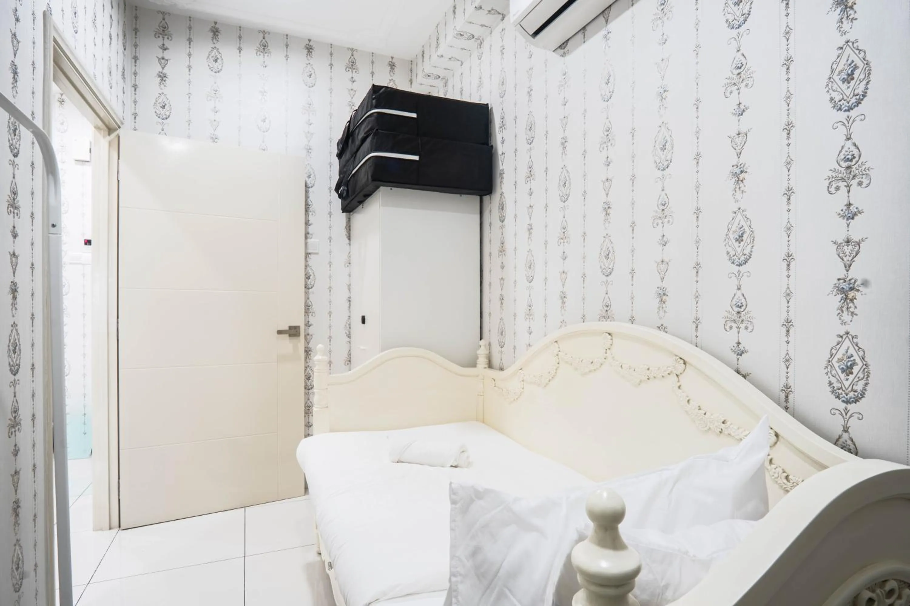 Bed in Arte Mont Kiara by Airhost