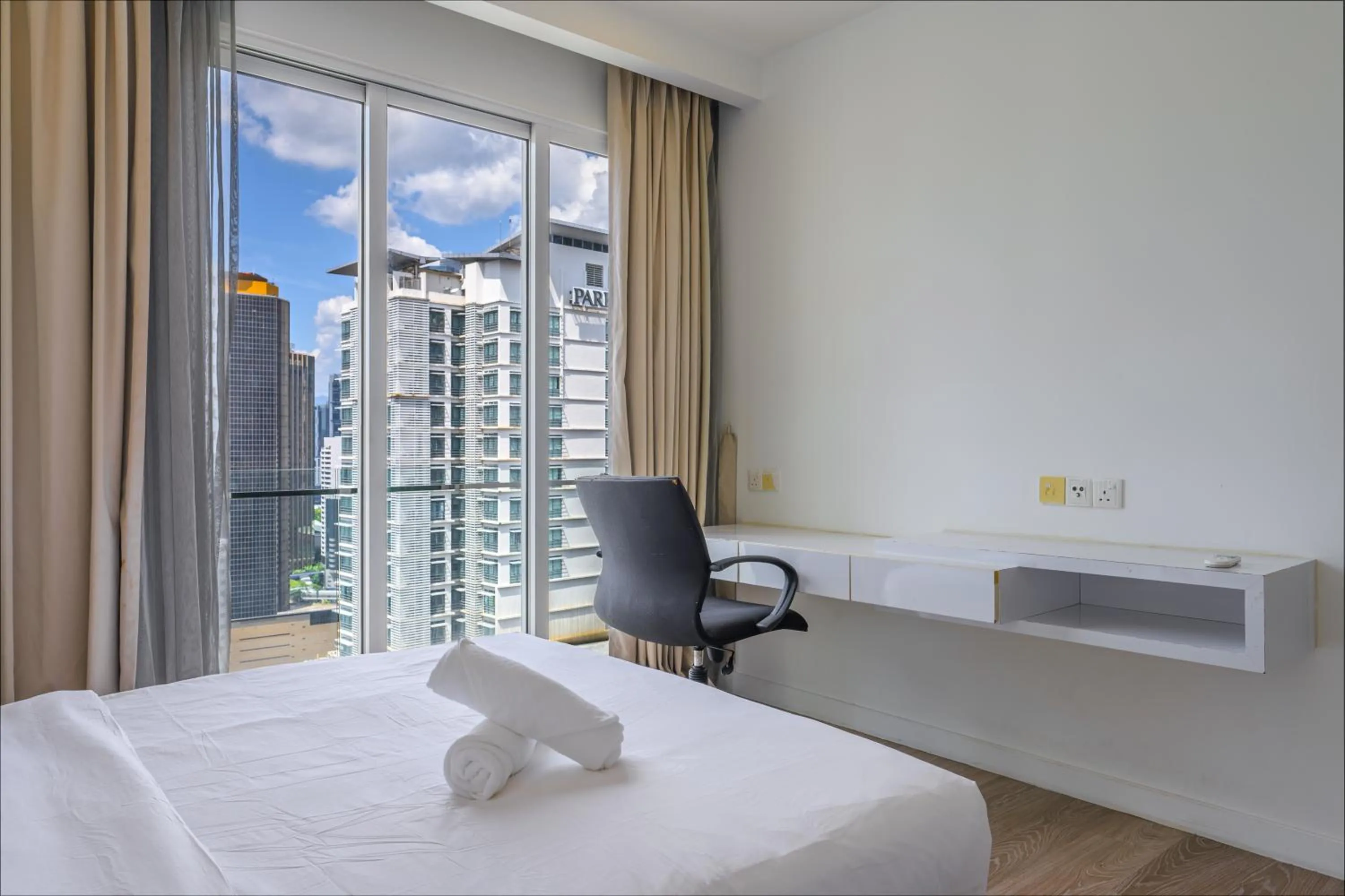 Bed in Greystone One Bukit Ceylon