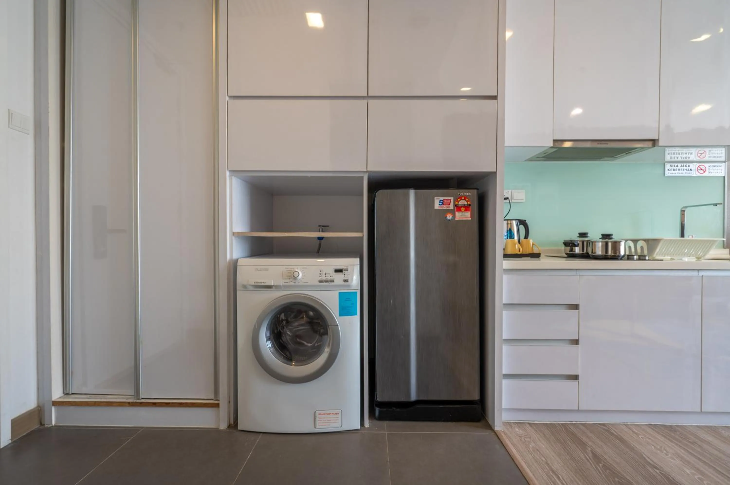 Kitchen or kitchenette in Greystone One Bukit Ceylon